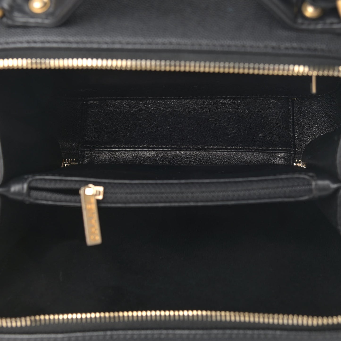 Caviar Quilted Medium CC Filigree Vanity Case Black