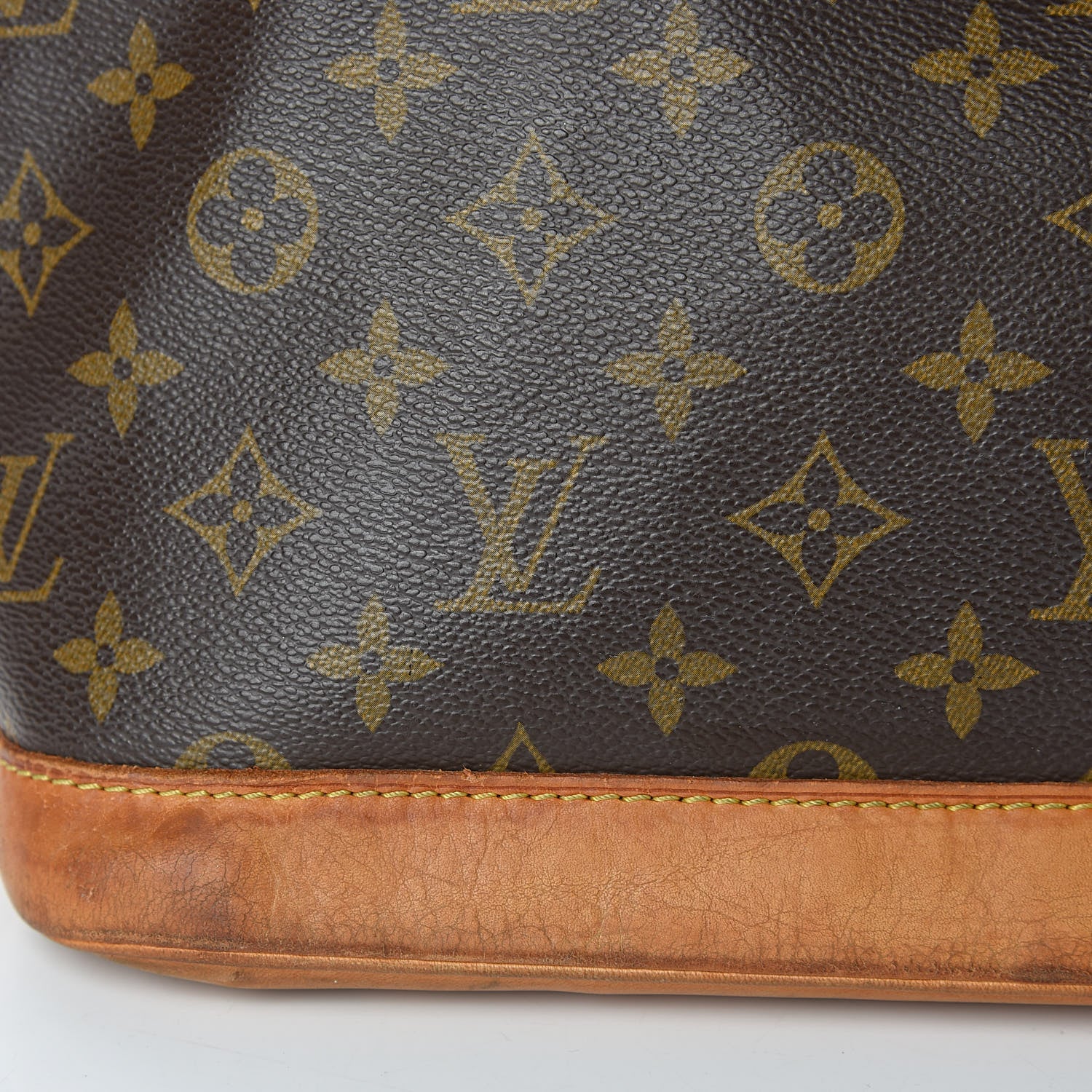 Louis Vuitton Monogram Alma PM 16 of 19