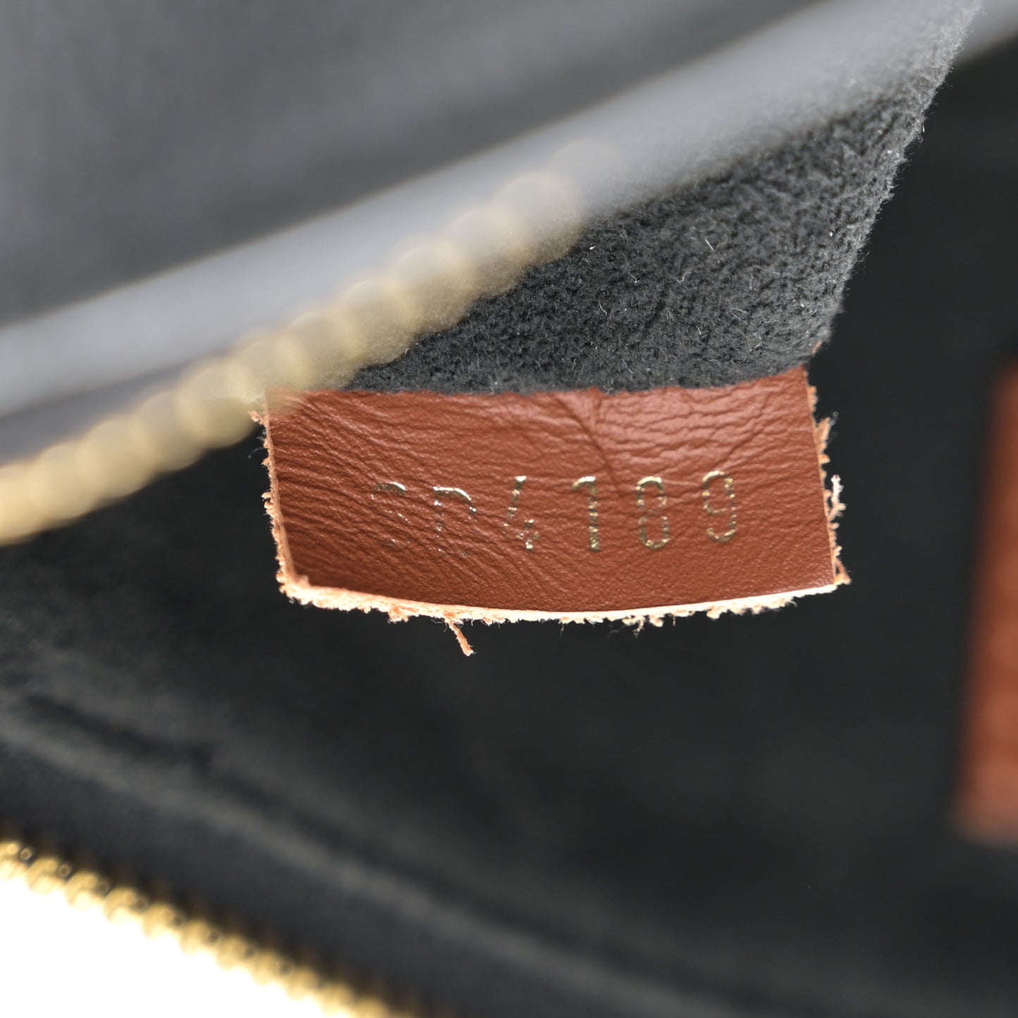 Monogram V Tote BB Black