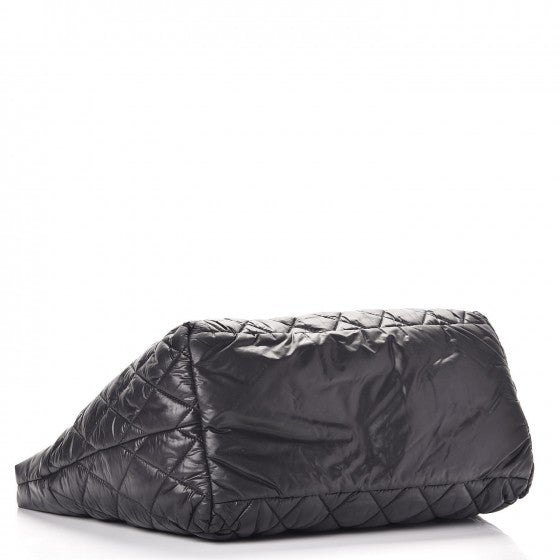Nylon Quilted Coco Cocoon Medium Reversible Tote Black Red
