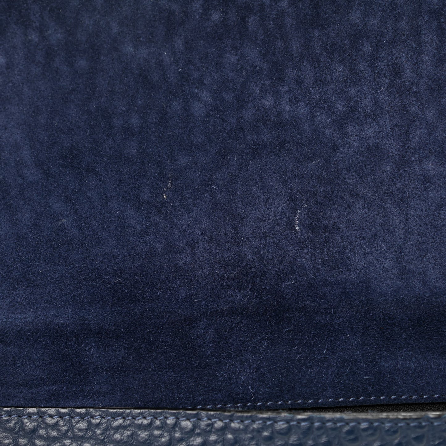 Signature Grain Medium Mildenhall Crossbody Bag Blue Carbon