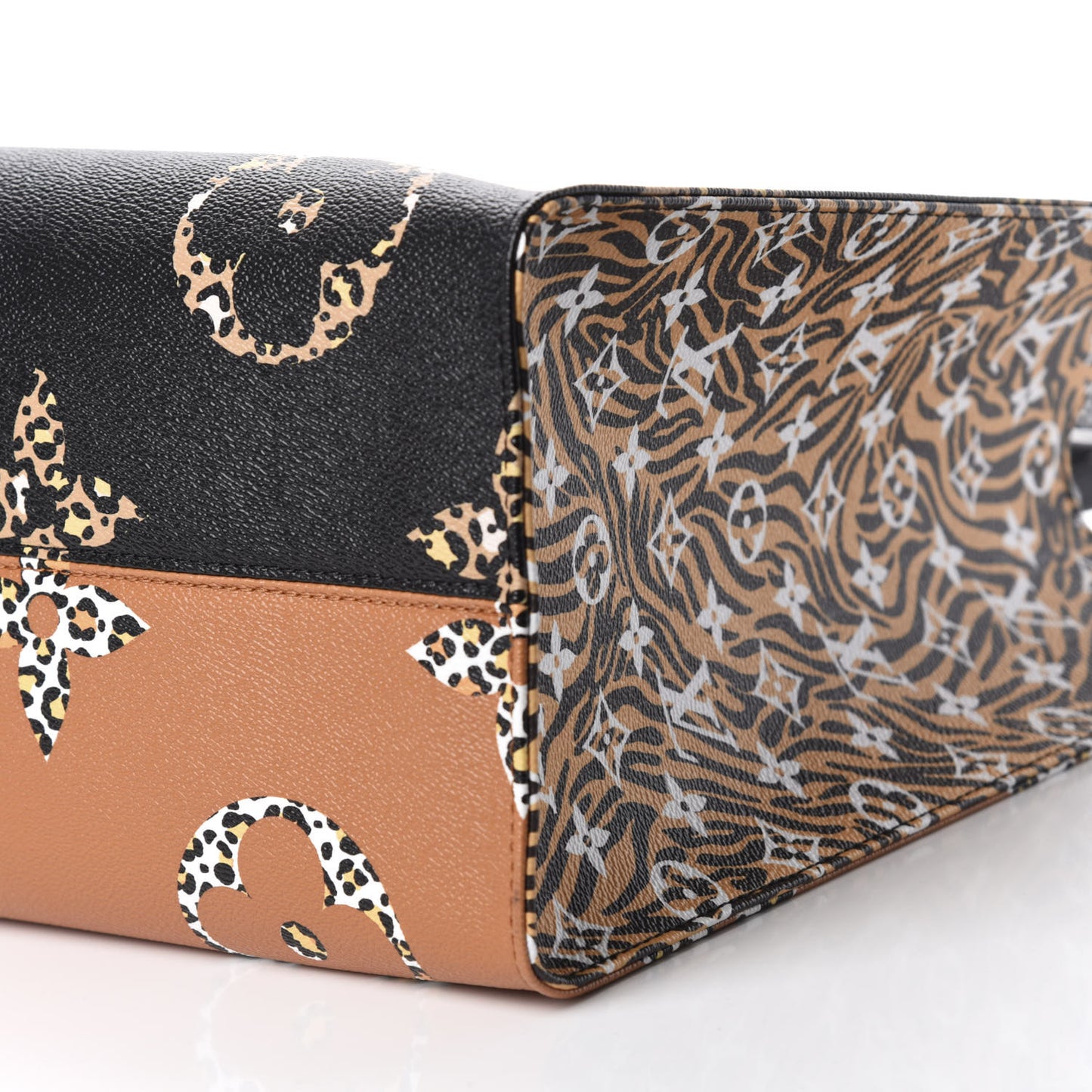 Monogram Giant Jungle Onthego GM Black