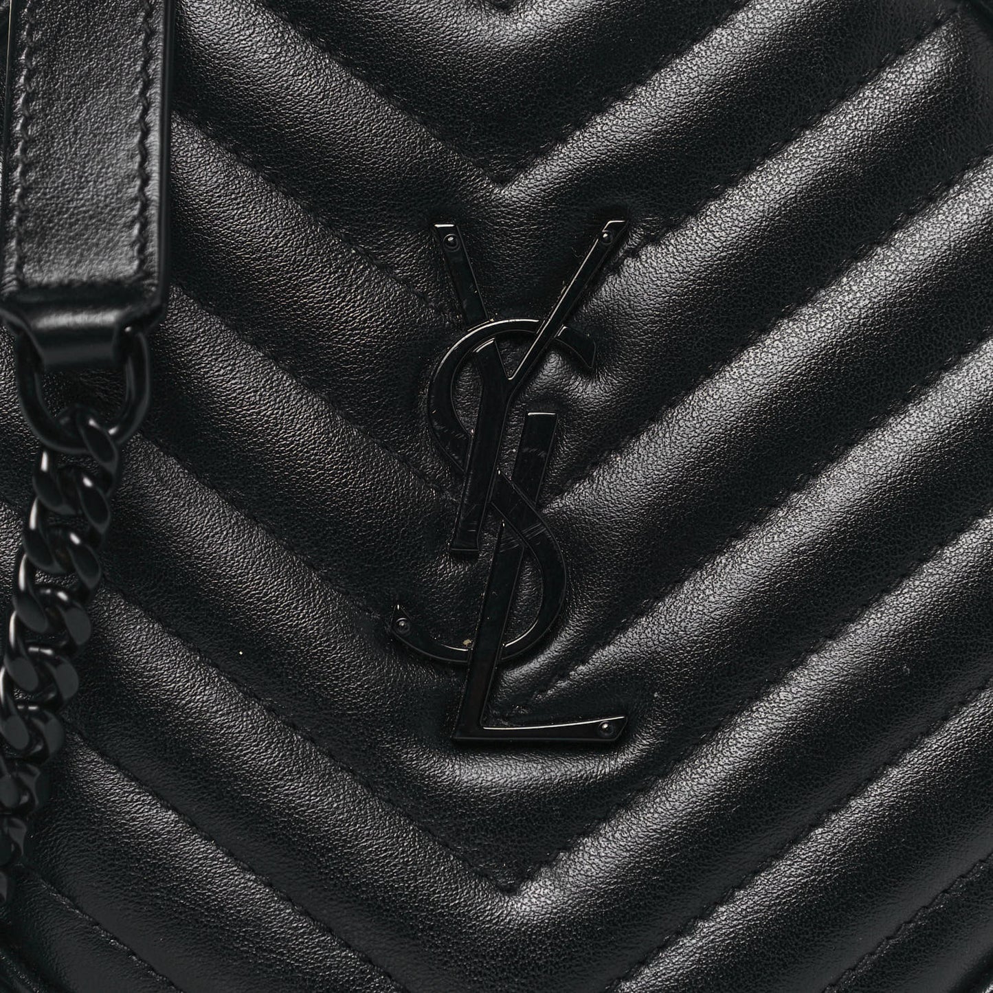 Calfskin Matelasse Chevron Round Vinyle Camera Bag Black