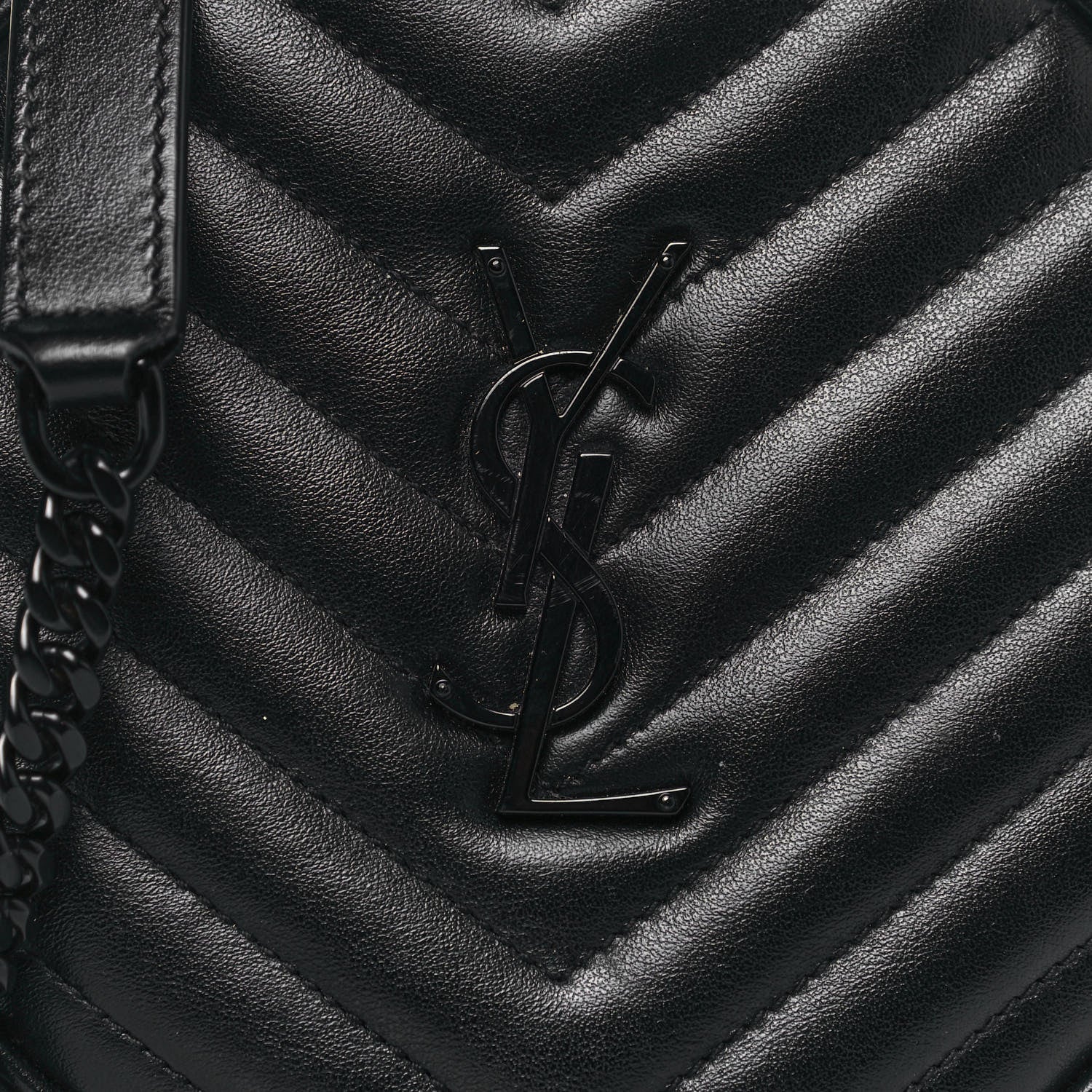 Saint Laurent Calfskin Matelasse Chevron Round Vinyle Camera Bag Black 8 of 11