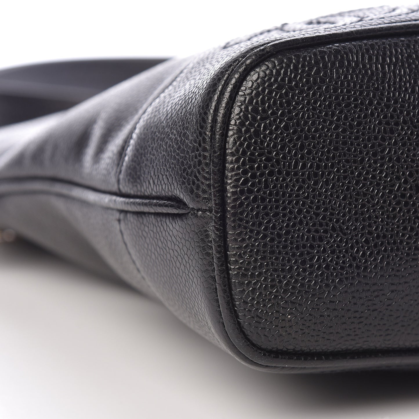 Caviar CC Shoulder Bag Black