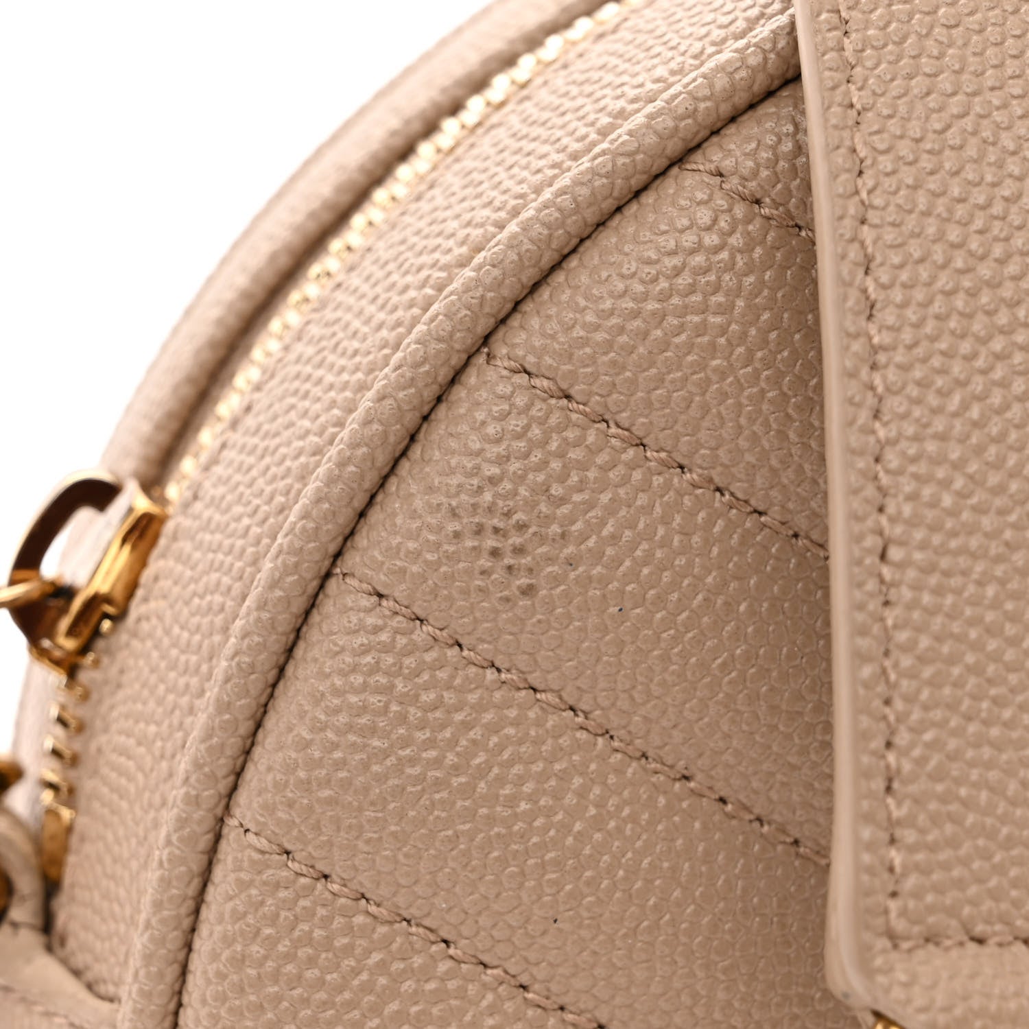 Saint Laurent Grain De Poudre Matelasse Chevron Quilted Vinyle Round Camera Bag 12 of 12