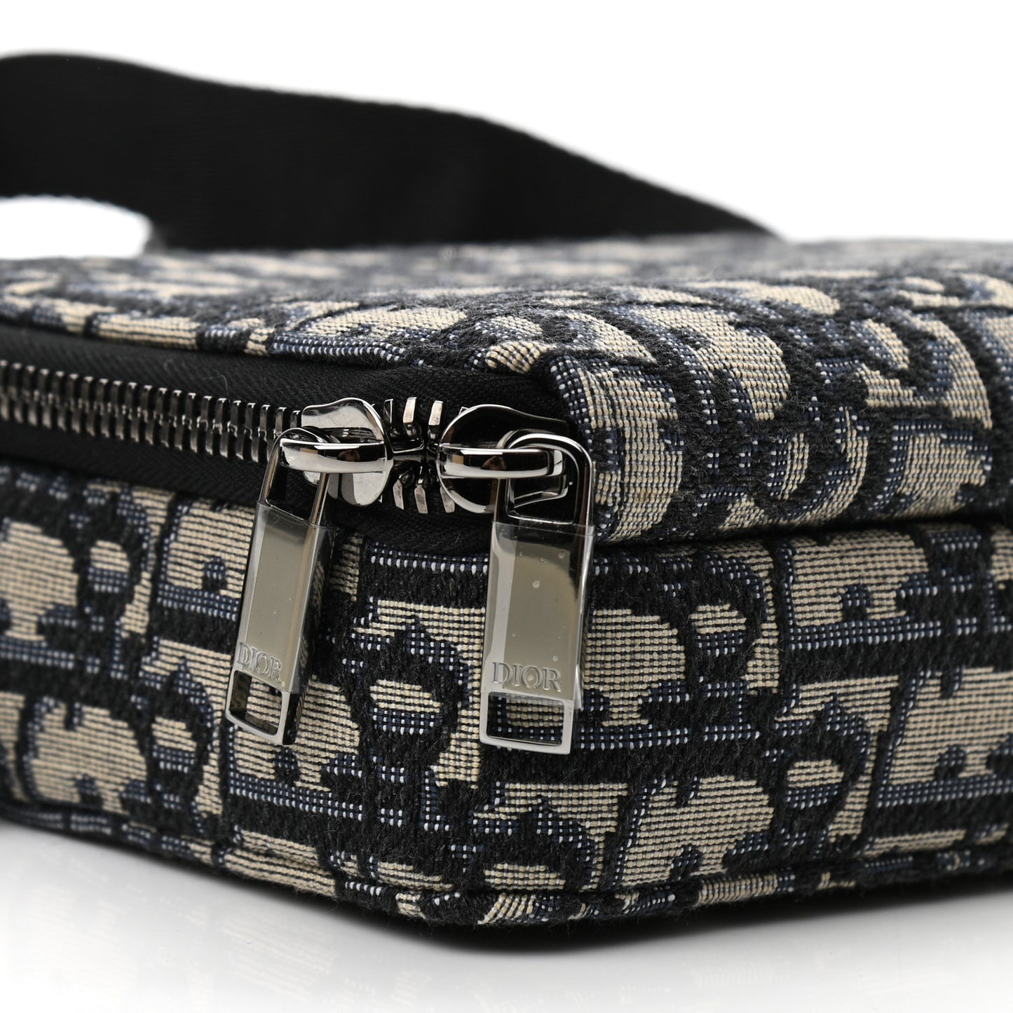 Oblique Pouch Beige Black