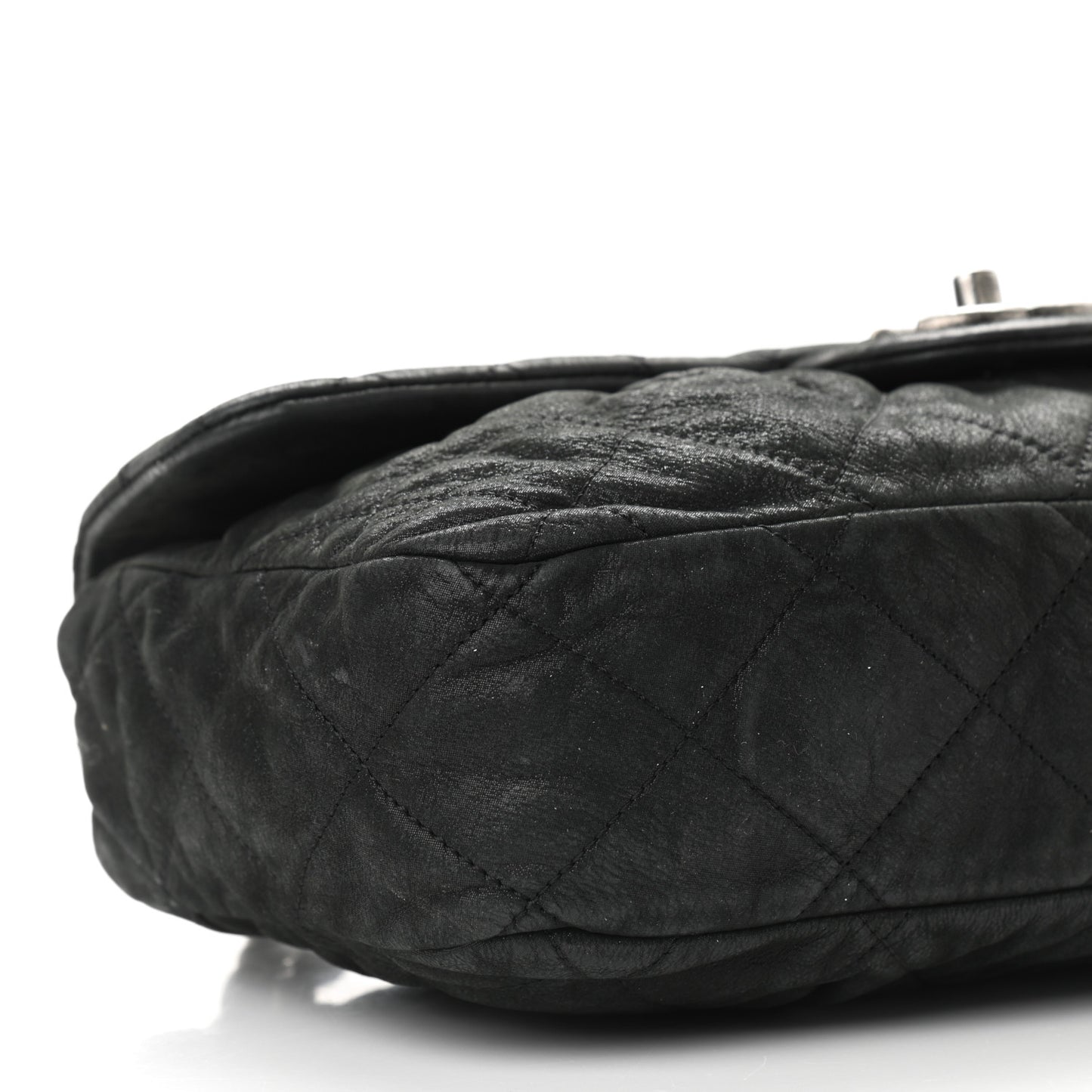 Iridescent Calfskin Large Chic Quilt Flap Black