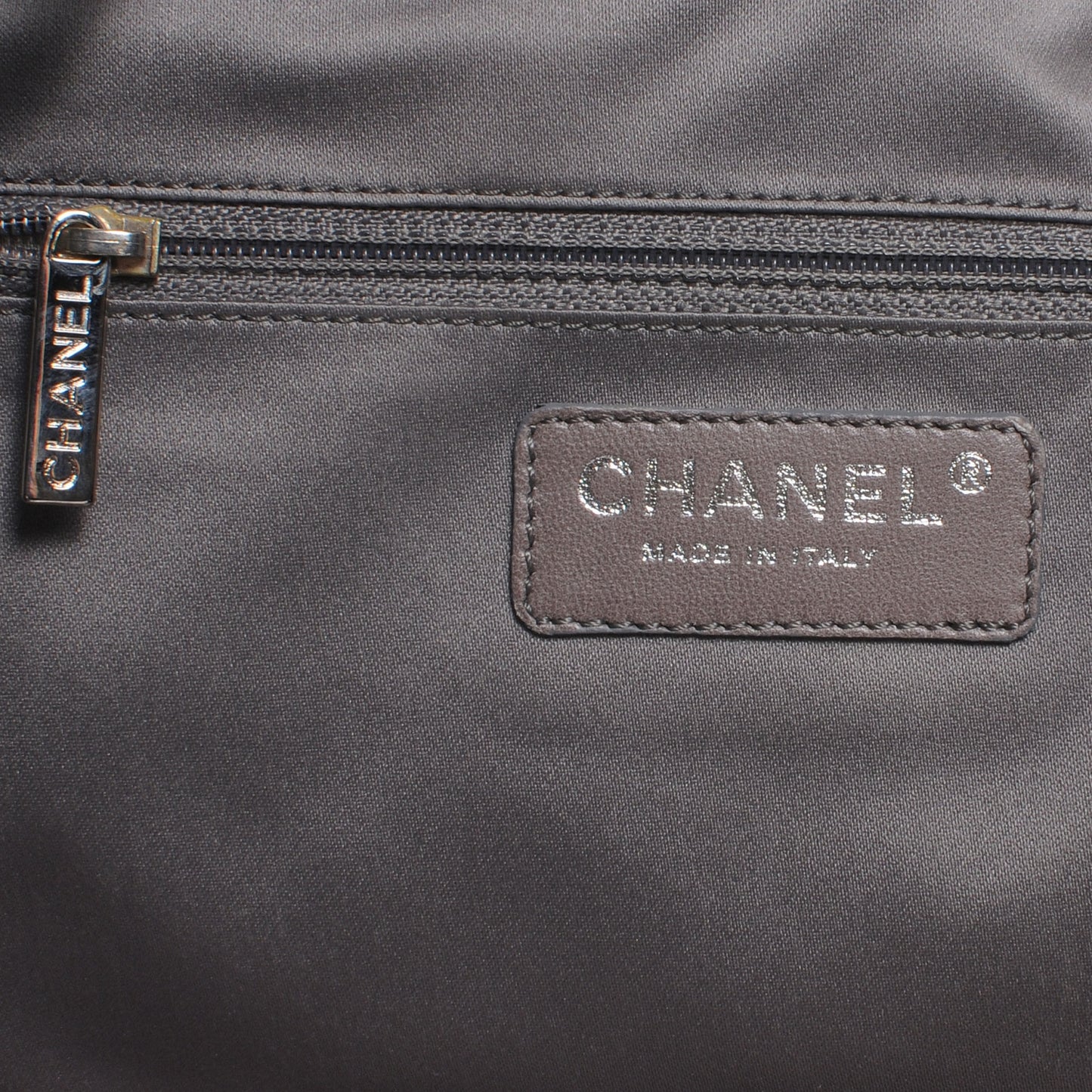 Vinyl Graphic Edge Tote Silver