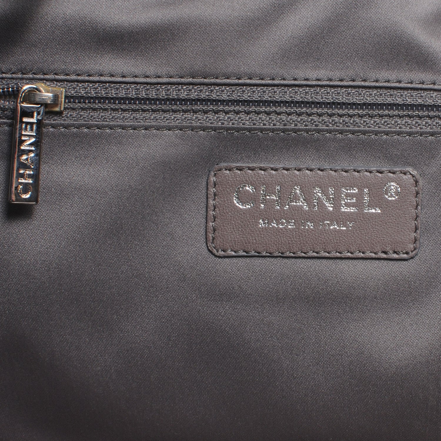 Chanel Vinyl Graphic Edge Tote Silver 7 of 8