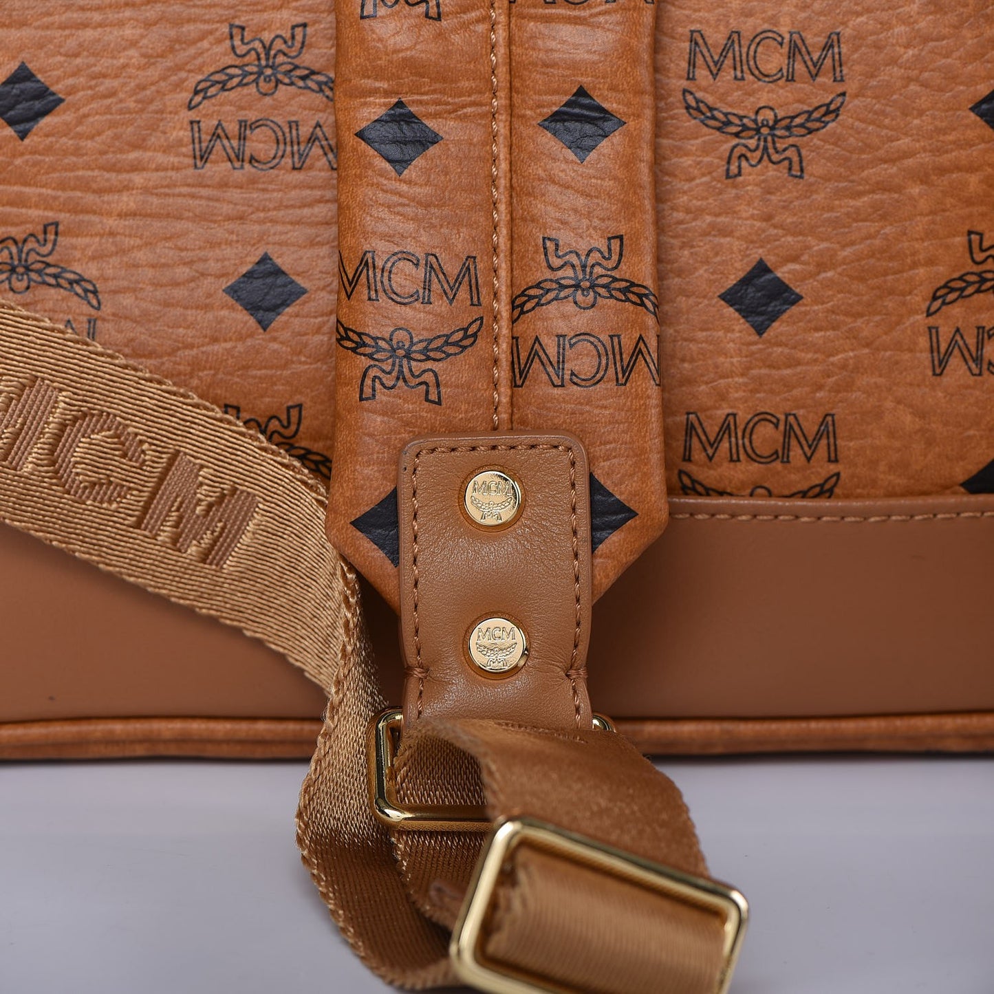 Visetos Studded Medium Stark M Backpack Cognac