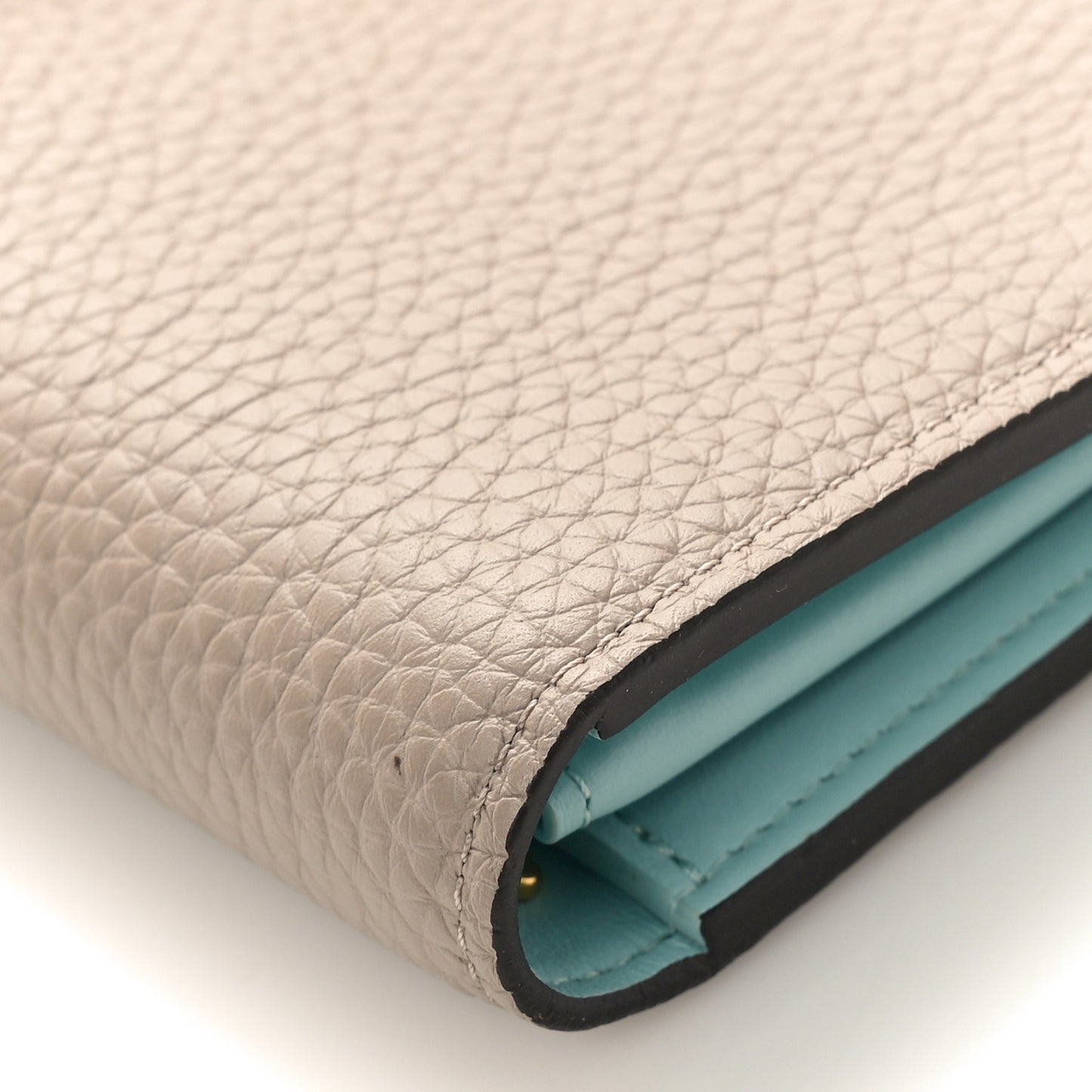 Taurillon LV Vertical Capucines Wallet Galet Aquamarine