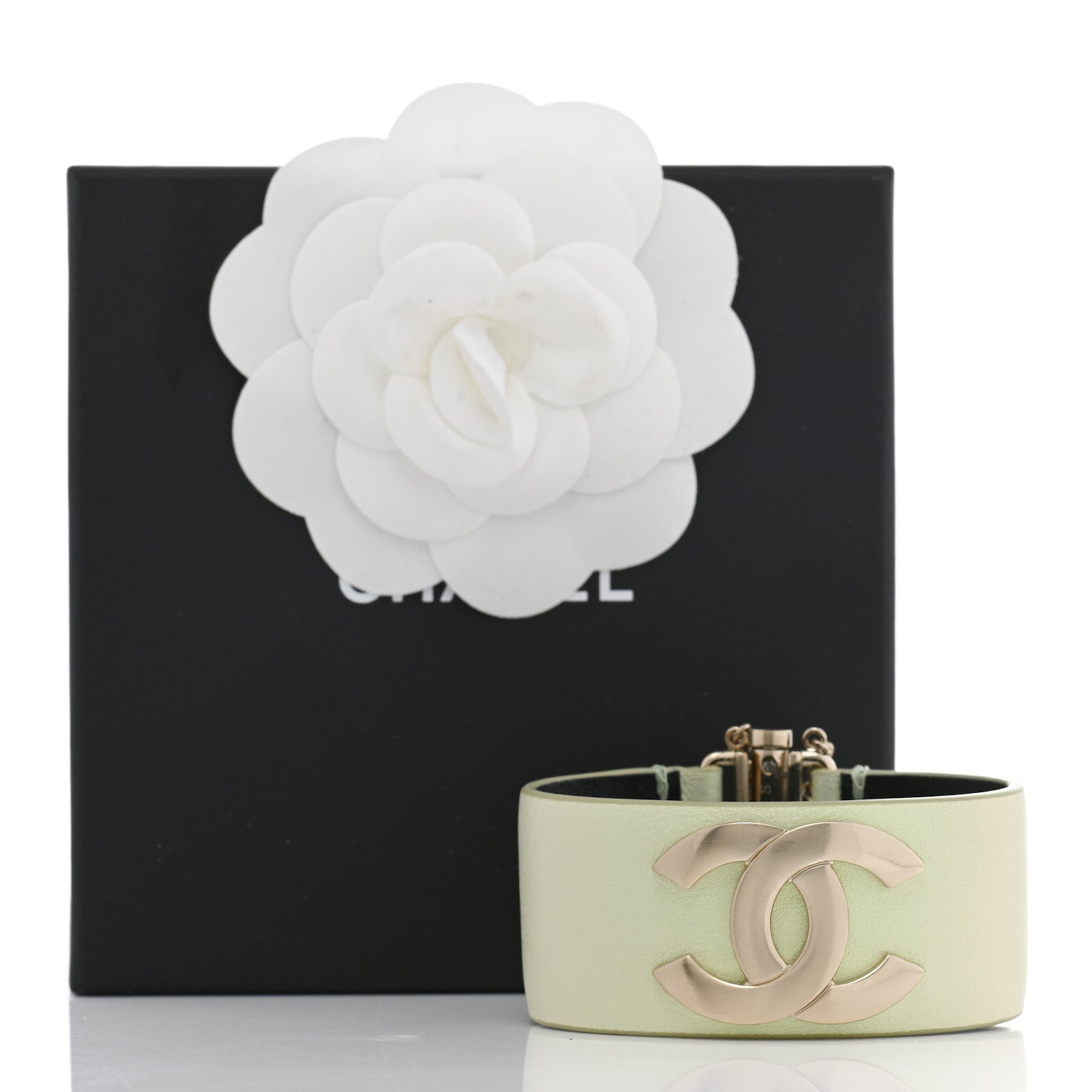 Chanel Calfskin CC Cuff S Green Gold 5 of 5