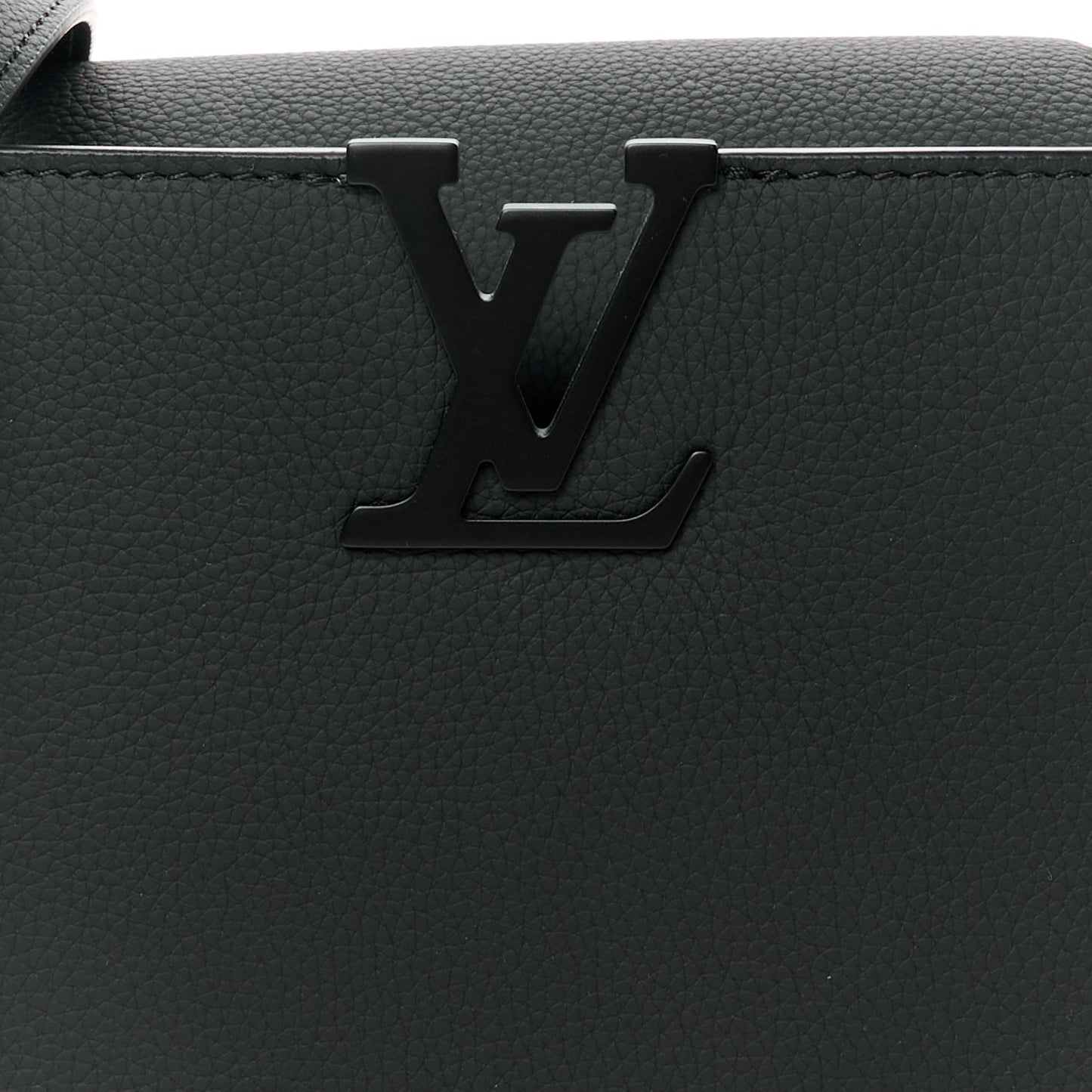 Taurillon Capucines East West MM Matte Black