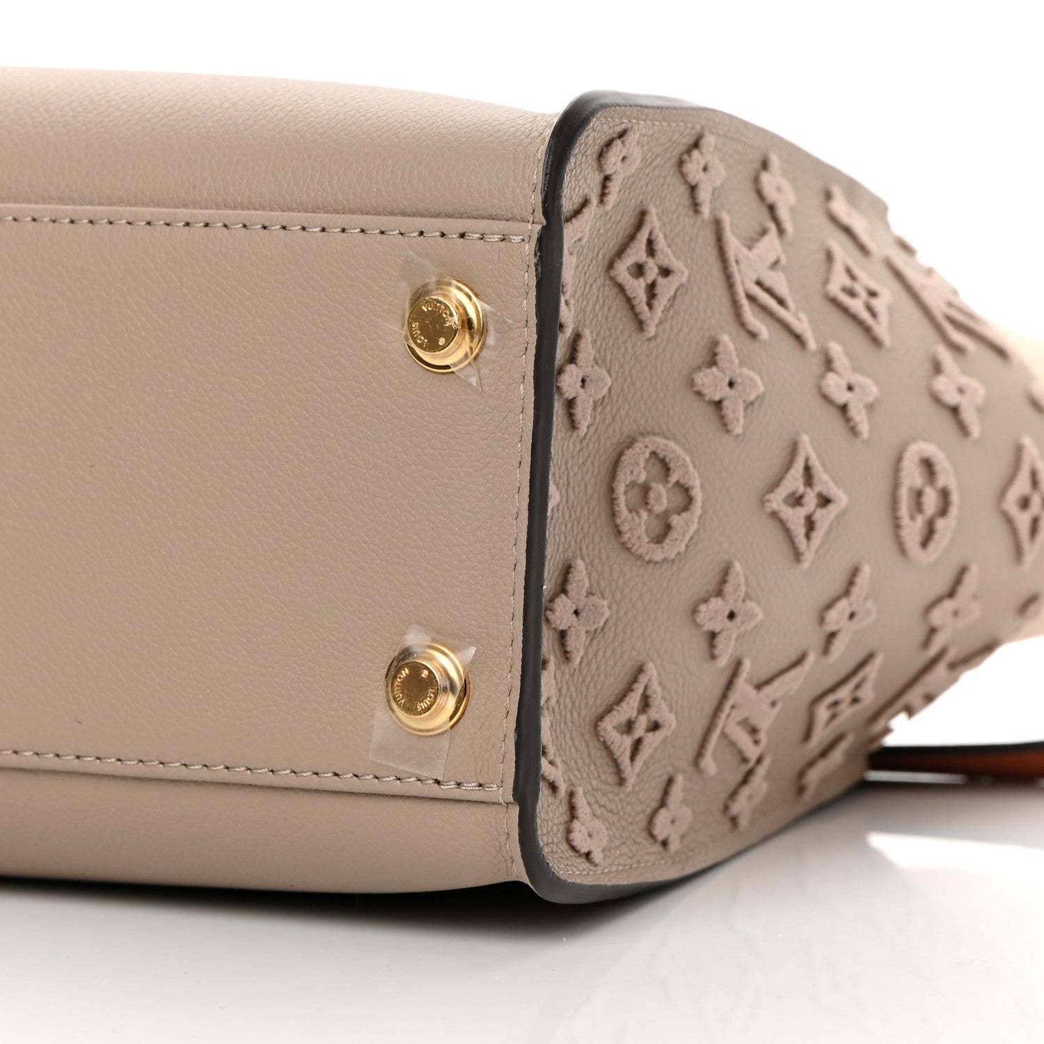 Louis Vuitton Calfskin Monogram Tufting On My Side Galet 9 of 10