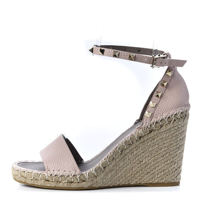 Valentino Garavani Grained Calfskin Rockstud Ankle Strap Espadrille 15/105mm Wedge Sandals 41 Poudre Natural 1 of 8