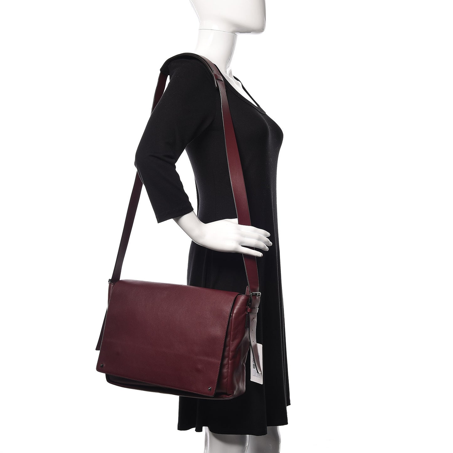 Vitello Rockstud Messenger Bag Rubin