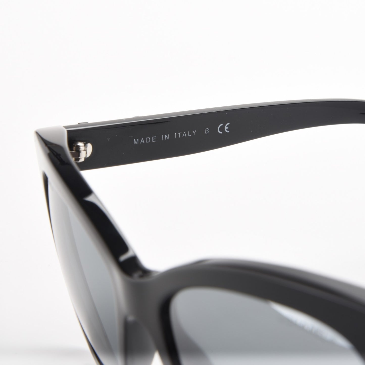 CC Butterfly Signature Sunglasses 5313 Black