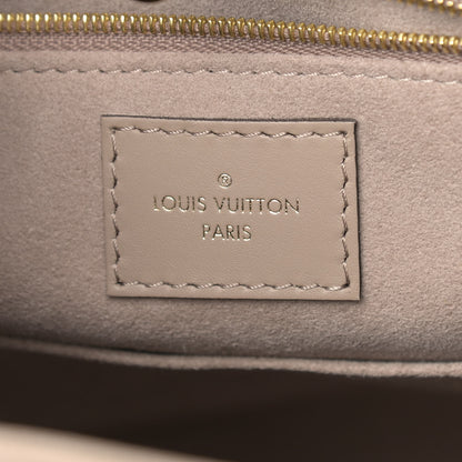 Louis Vuitton Empreinte Monogram Giant Onthego MM Tourterelle 6 of 8