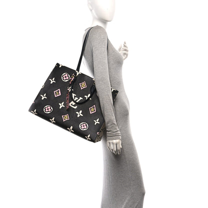 Louis Vuitton Monogram Giant Wild At Heart Onthego GM Black 2 of 9