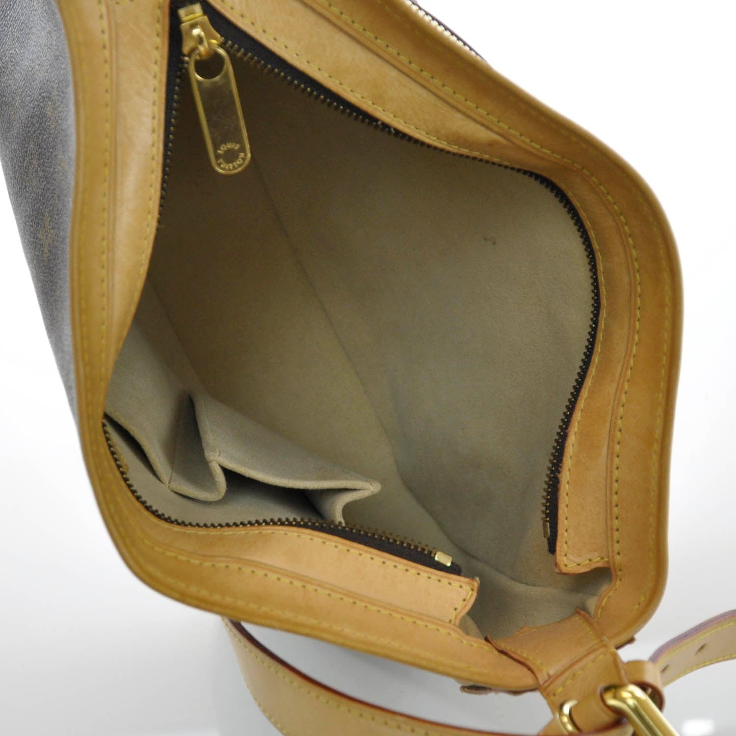 Louis Vuitton Monogram Hudson GM 5 of 7