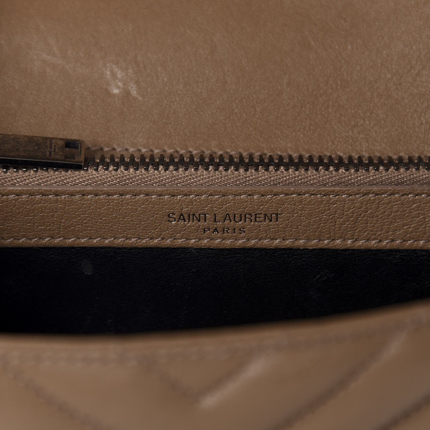 Saint Laurent Sheepskin Matelasse Chevron Monogram Medium College Bag Fard 9 of 12