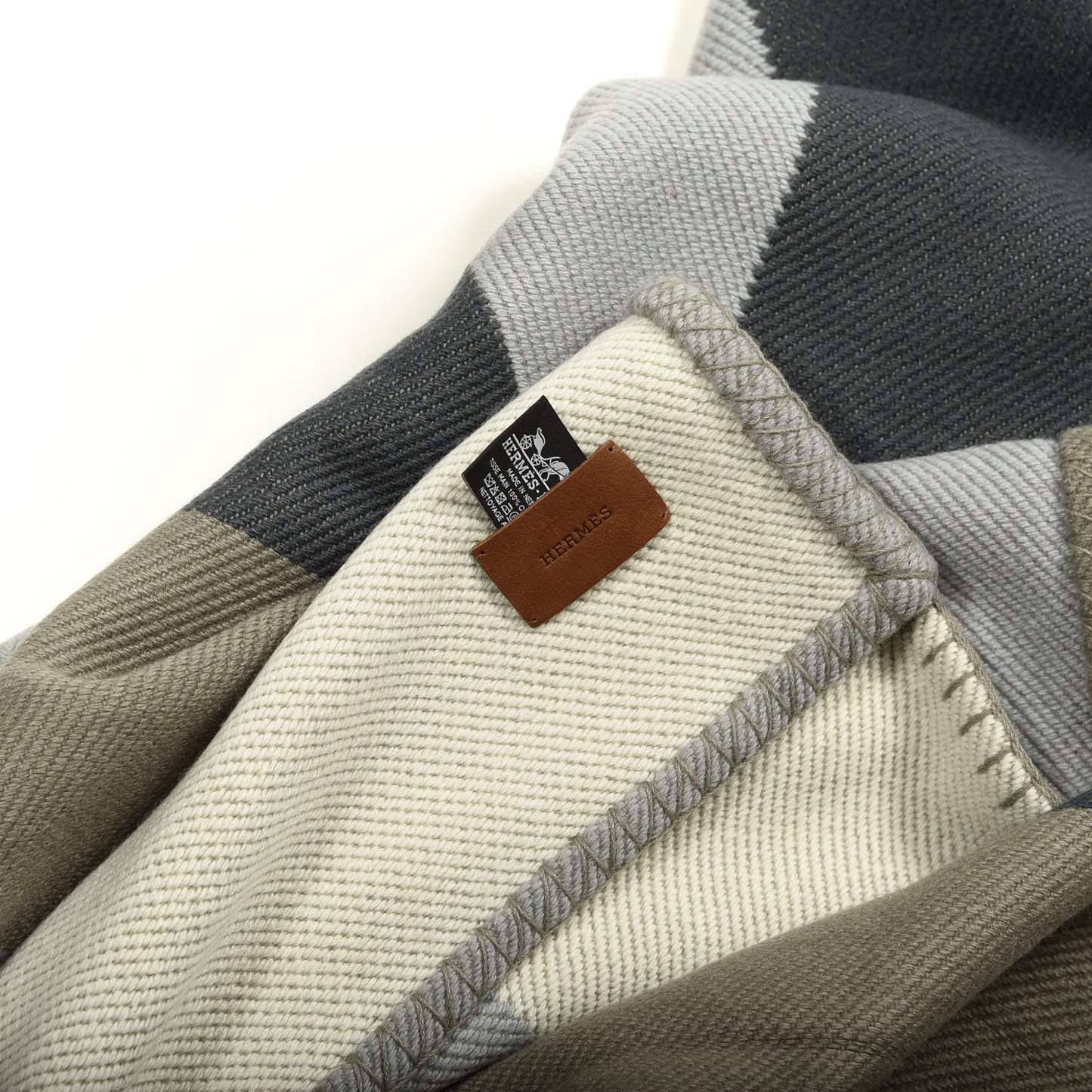 Cashmere H Drapeau Blanket Acier Perle