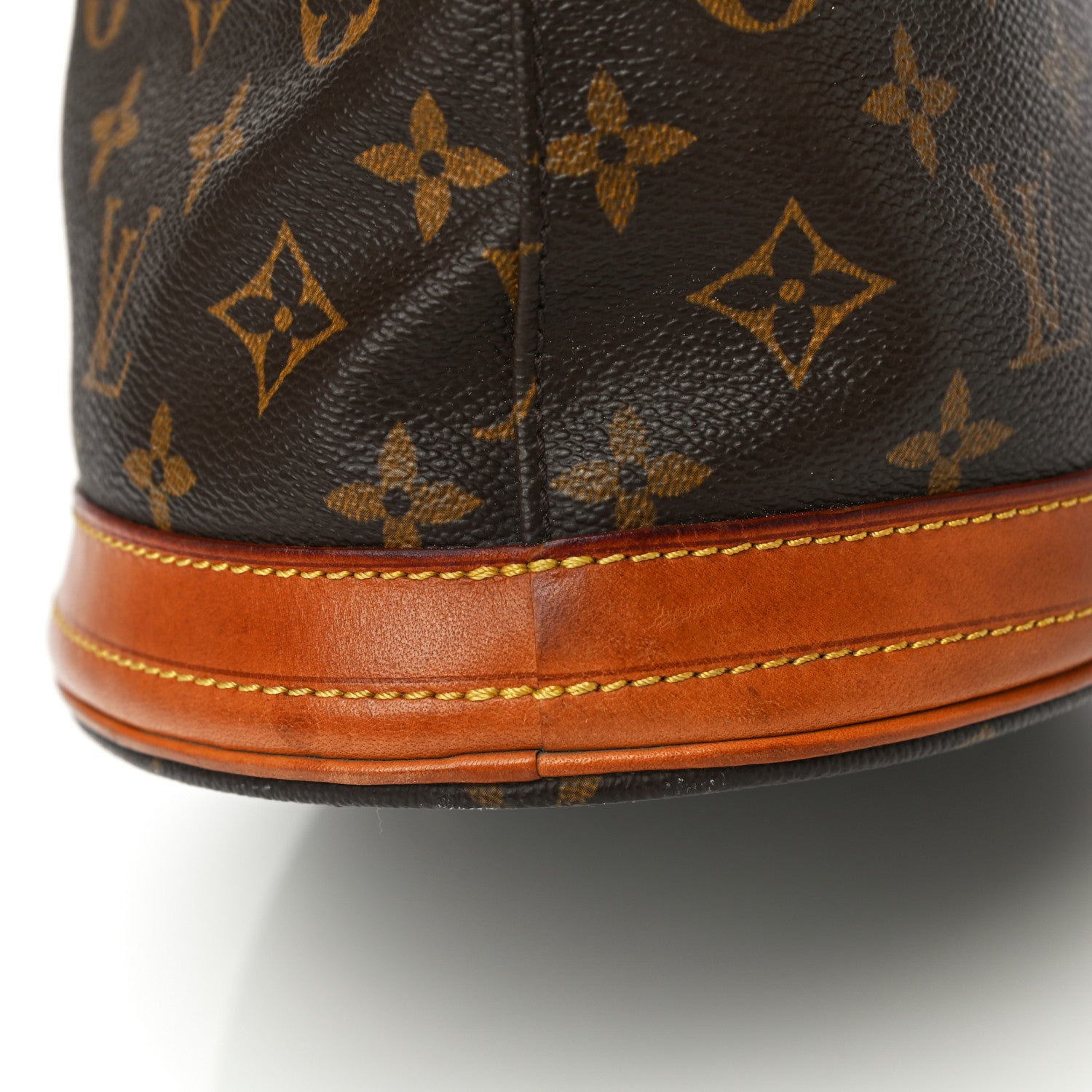 Louis Vuitton Monogram Petit Bucket 23 29 of 33
