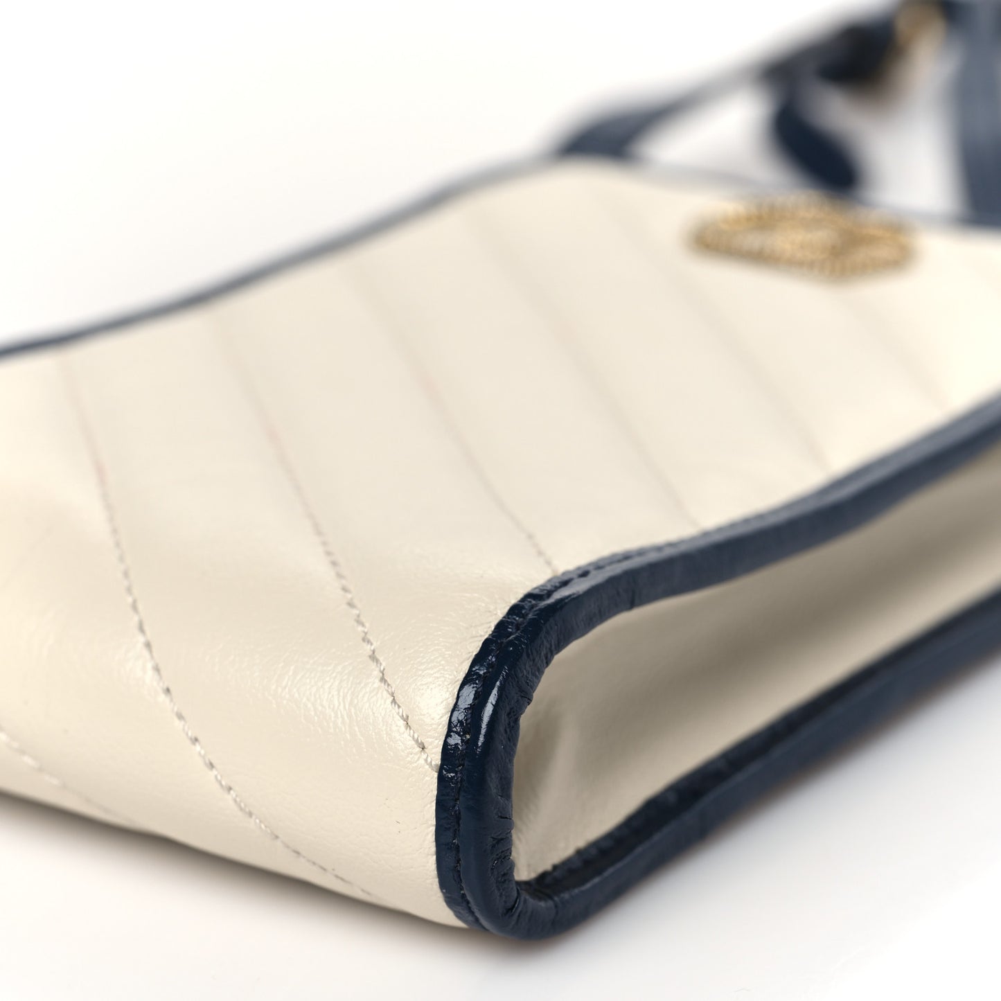 Vintage Effect Calfskin Matelasse Diagonal Torchon GG Marmont Phone Crossbody Bag Mystic White Blue Agata