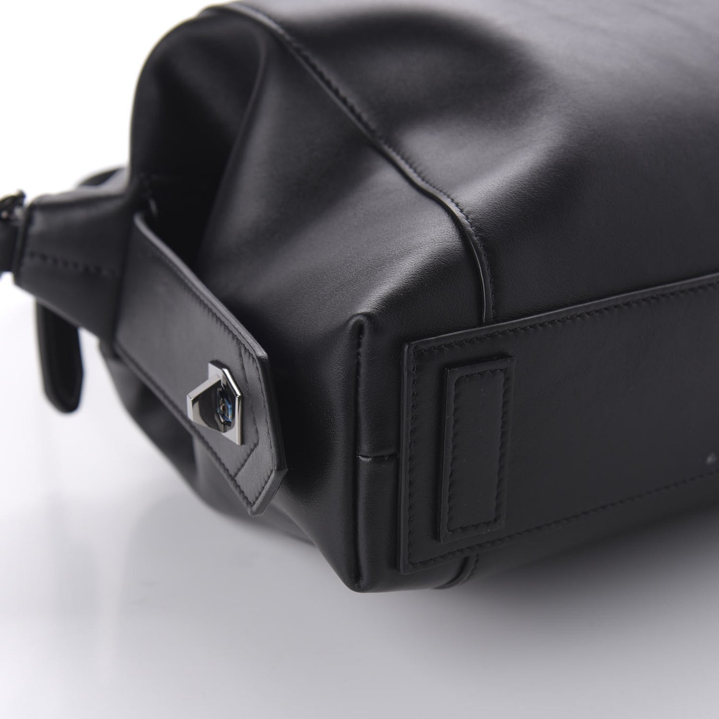 Smooth Calfskin Small Soft Antigona Black