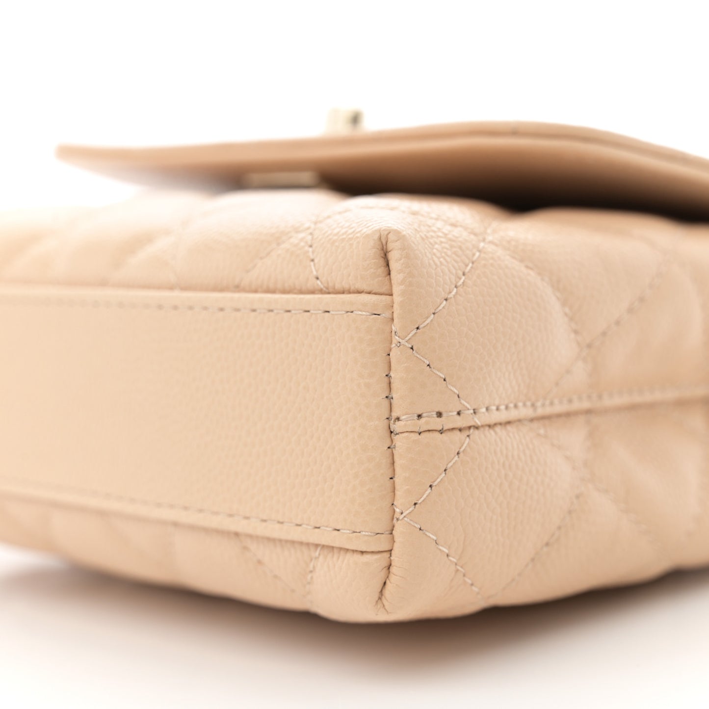 Caviar Quilted Coco Handle Clutch With Chain Beige