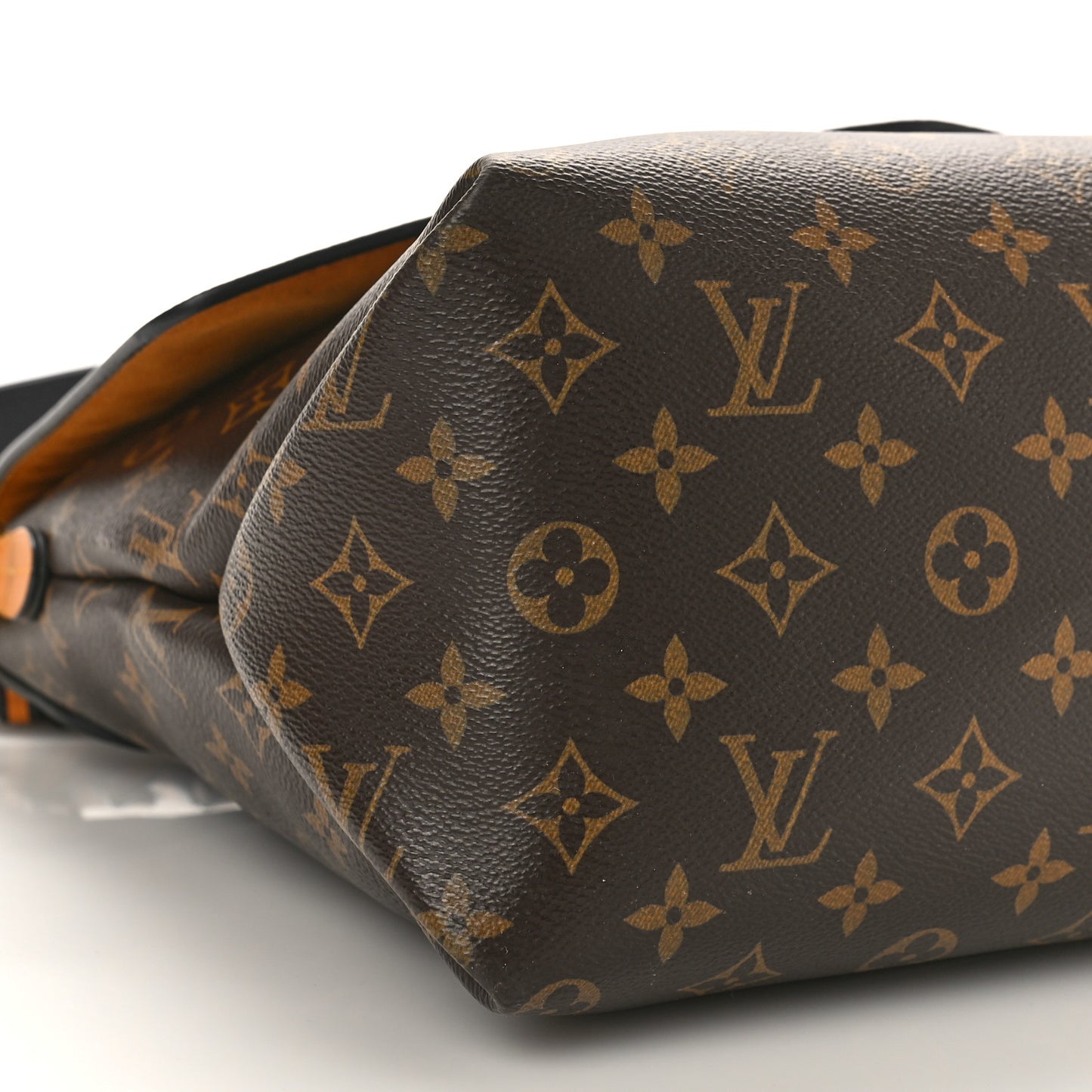 Monogram Beaubourg MM Safran Imperial