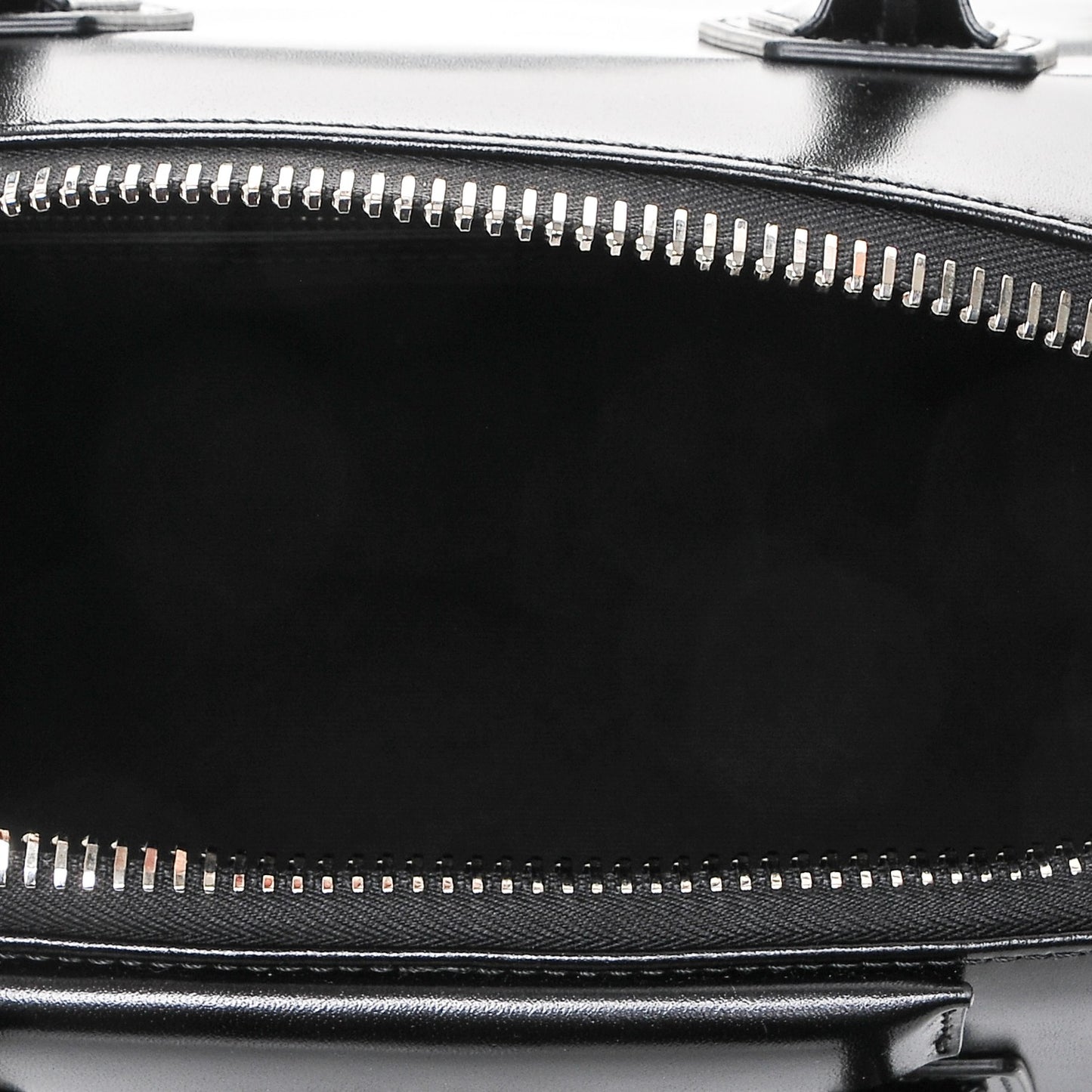 Shiny Lord Calfskin Medium Antigona Black