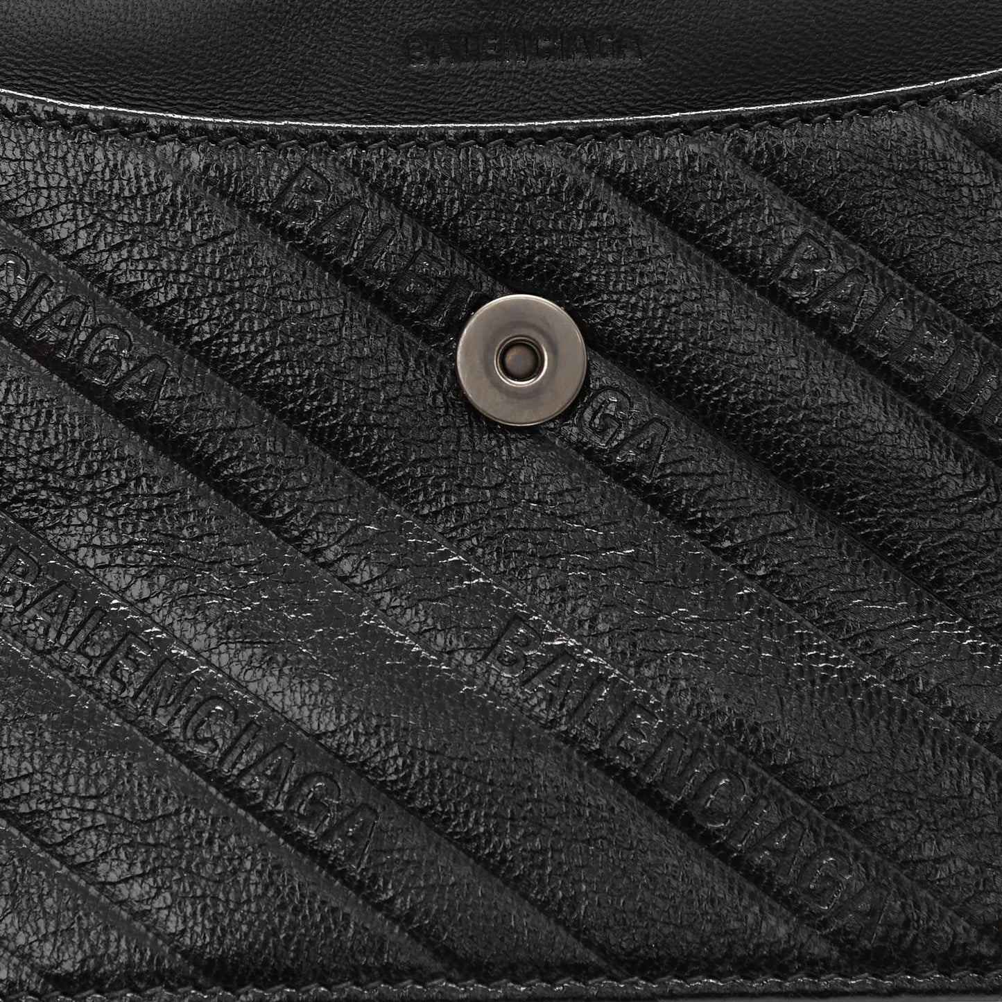 Shiny Goatskin Logo Embossed Monochrome BB Wallet On Chain Black
