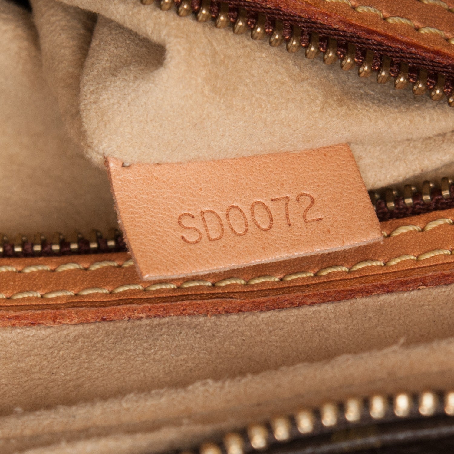 Louis Vuitton Monogram Looping MM 8 of 8