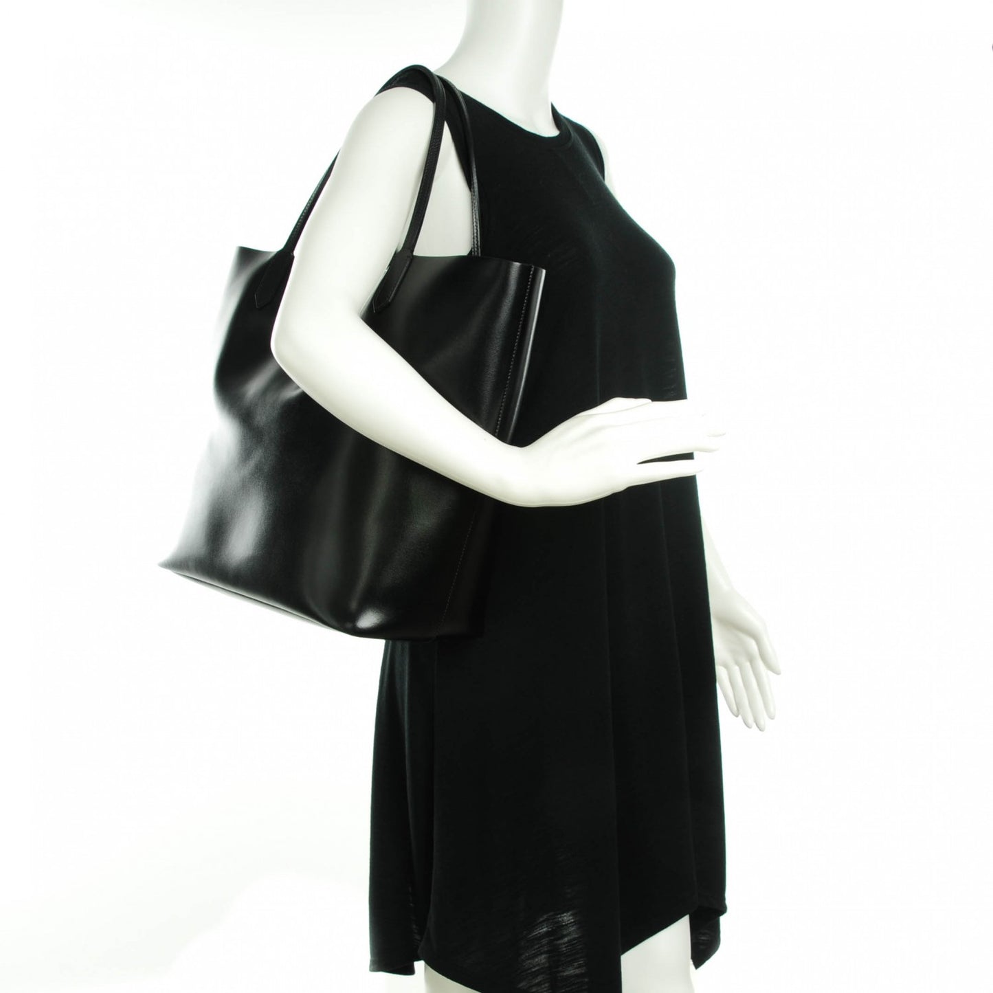 Calfskin Medium Antigona Tote Black