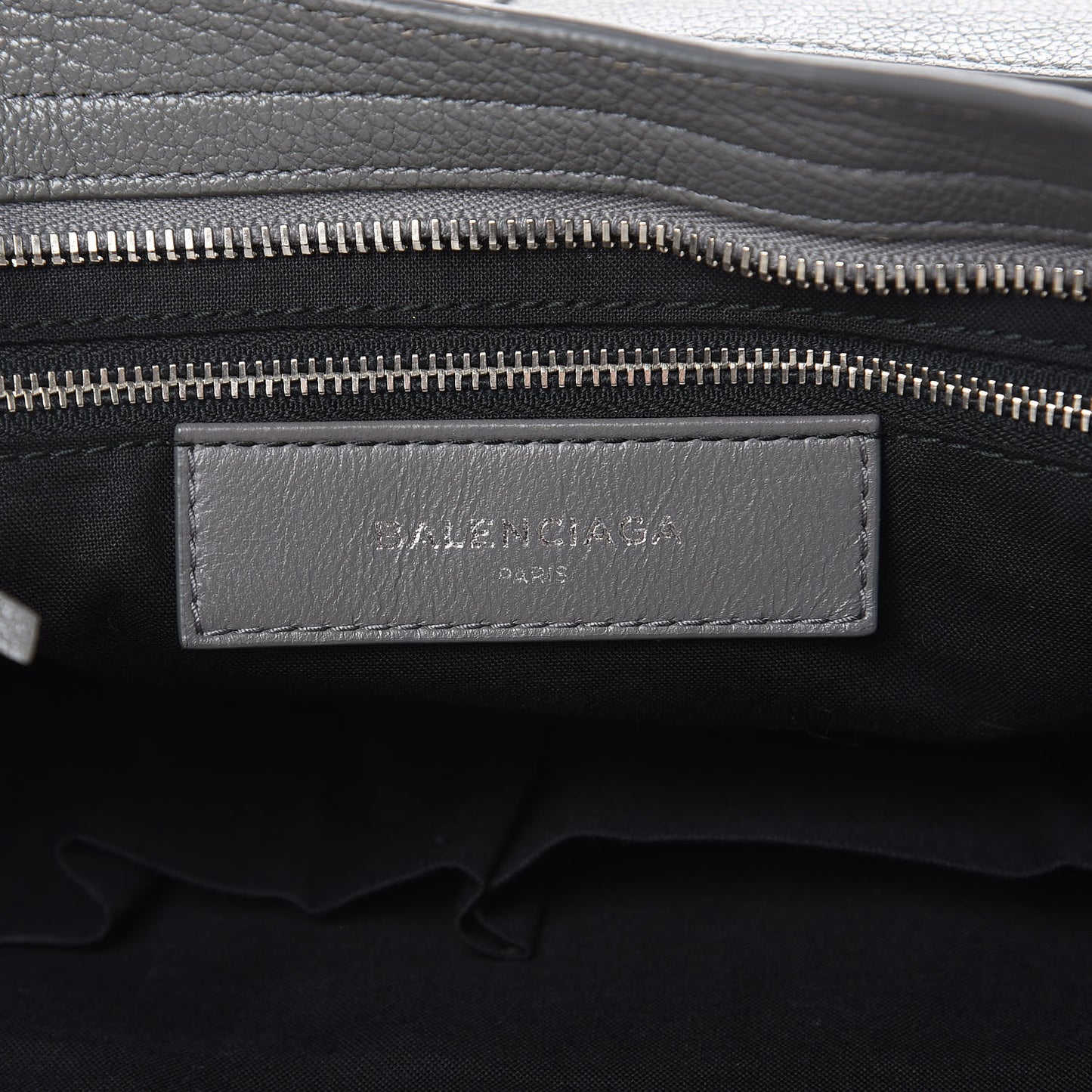 Chevre Silver Metallic Edge Hardware City Gris Acier