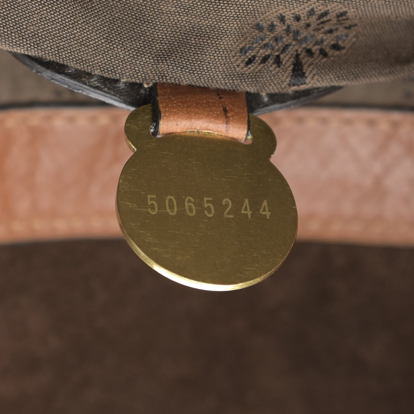 Soft Buffalo Medium Alexa Oak