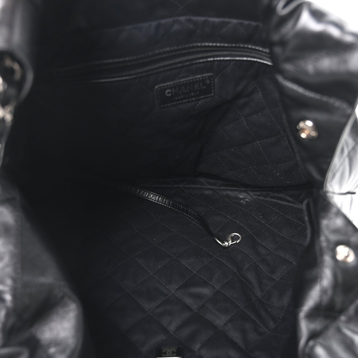 Shiny Calfskin Quilted Chanel 22 Black