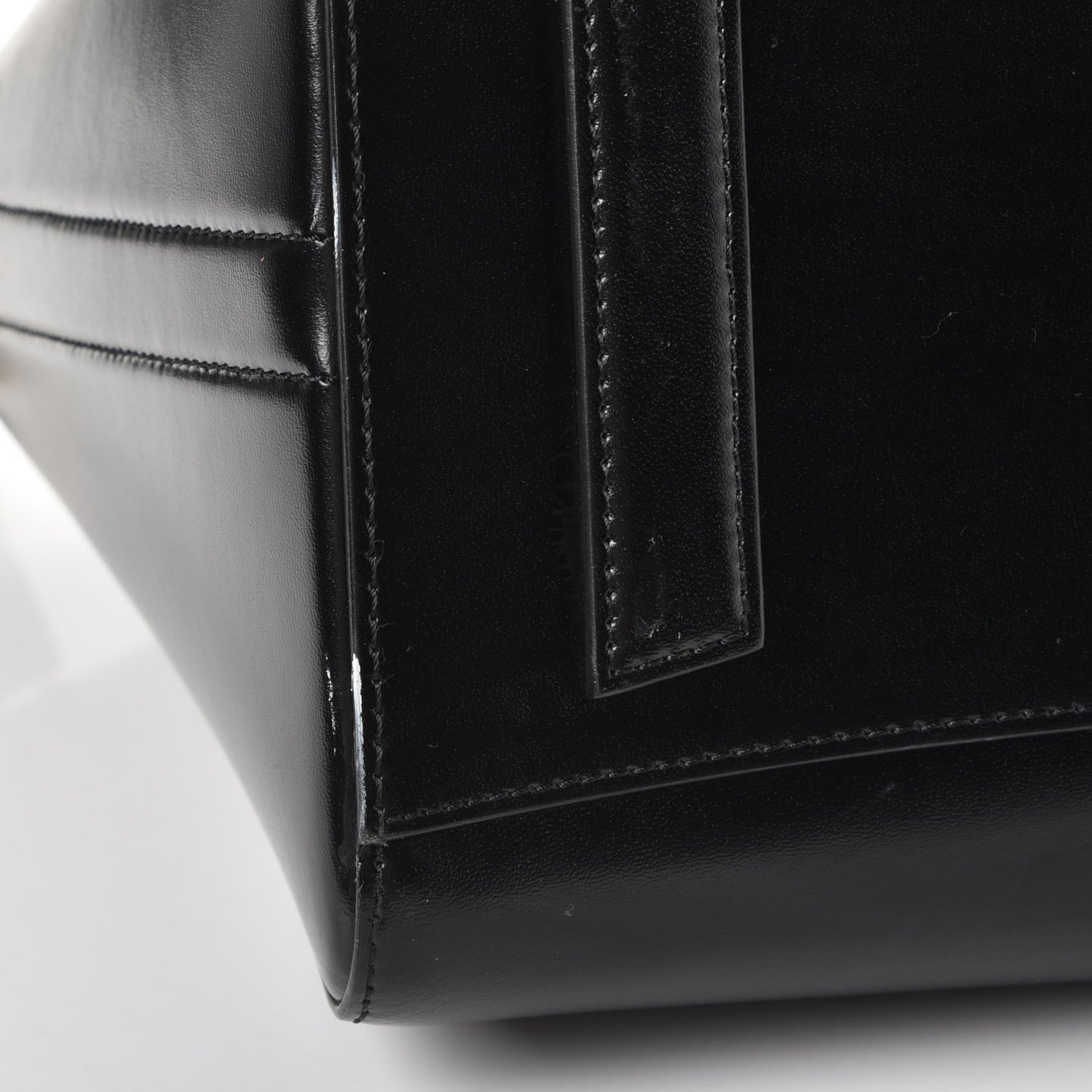 Shiny Lord Calfskin Medium Antigona Black