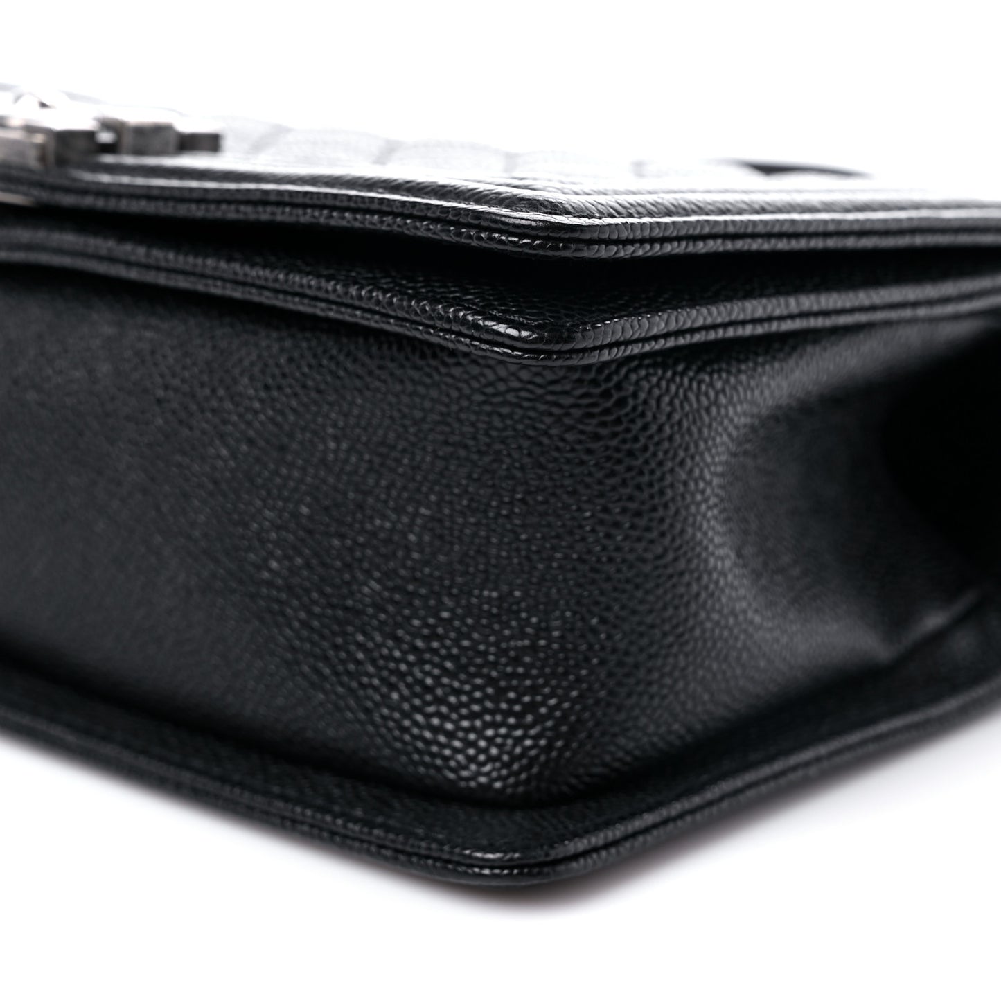 Caviar Quilted Medium Boy Flap Black