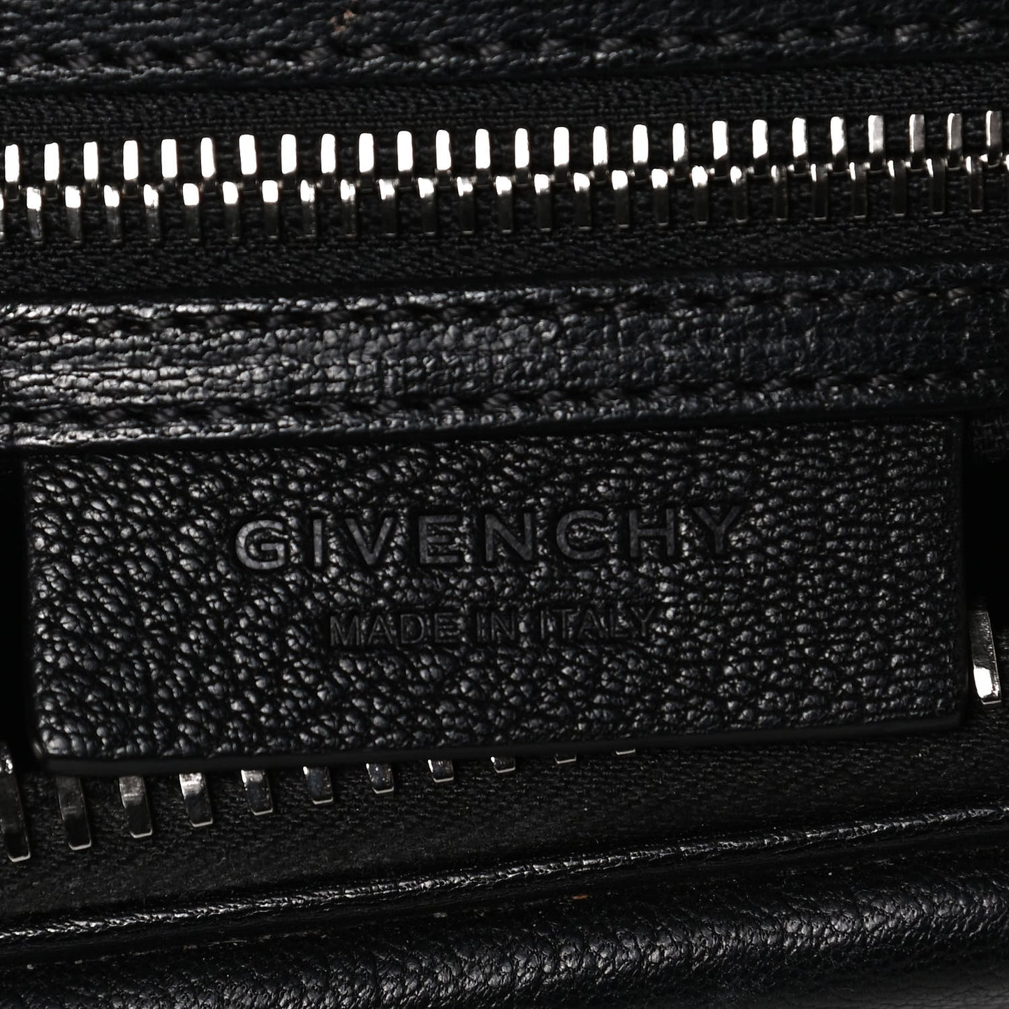Sugar Goatskin Medium Antigona Black