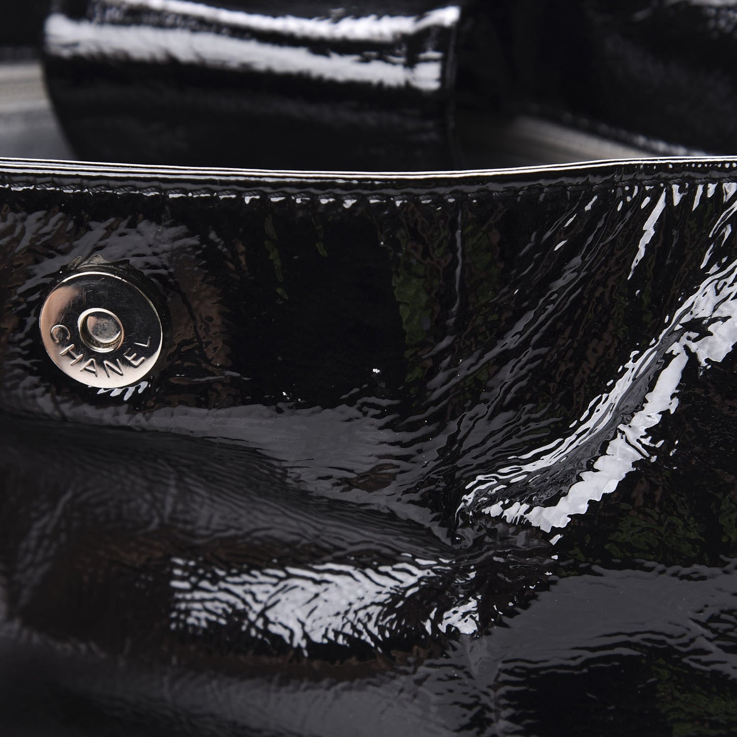 Patent Luxe Ligne Flap Black