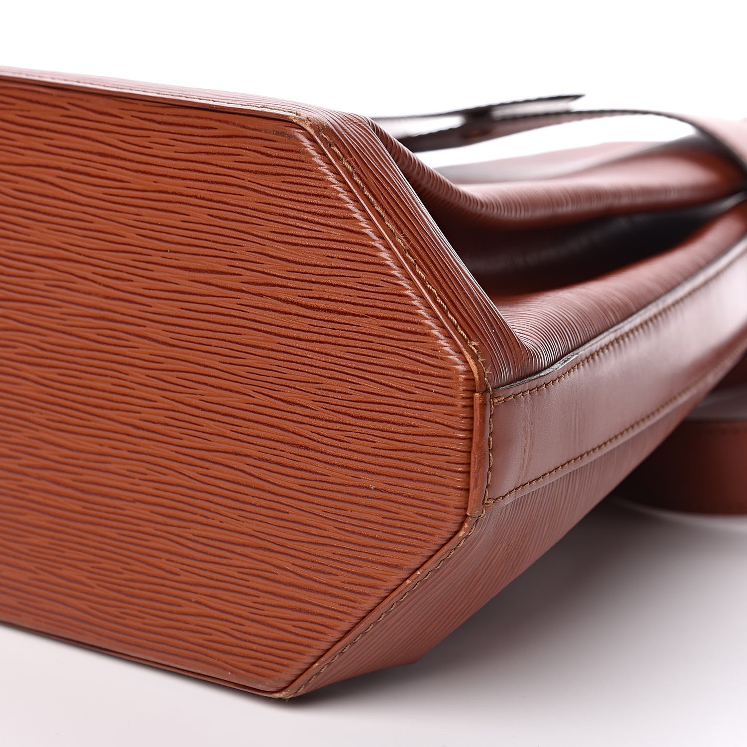 Louis Vuitton Epi Sac D'Epaule GM Kenyan Fawn 8 of 11