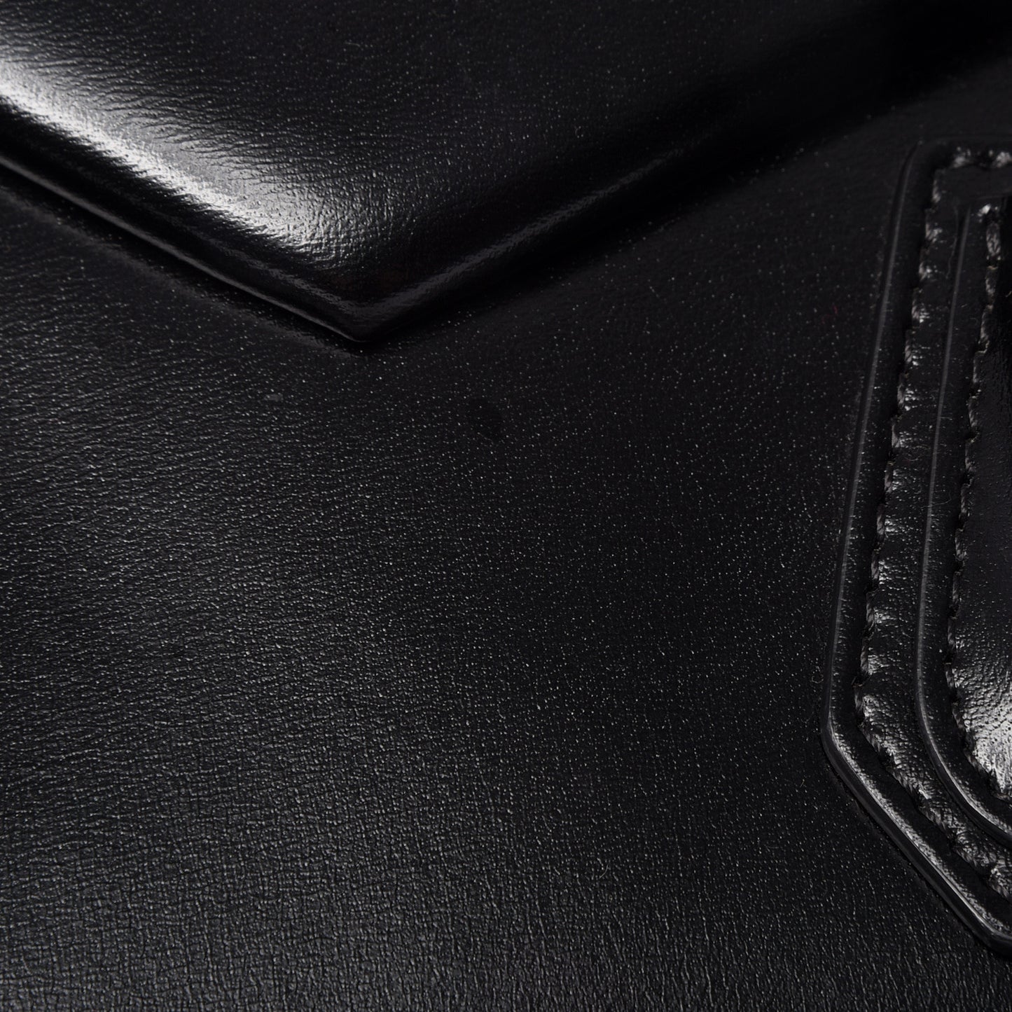 Shiny Lord Calfskin Medium Antigona Black