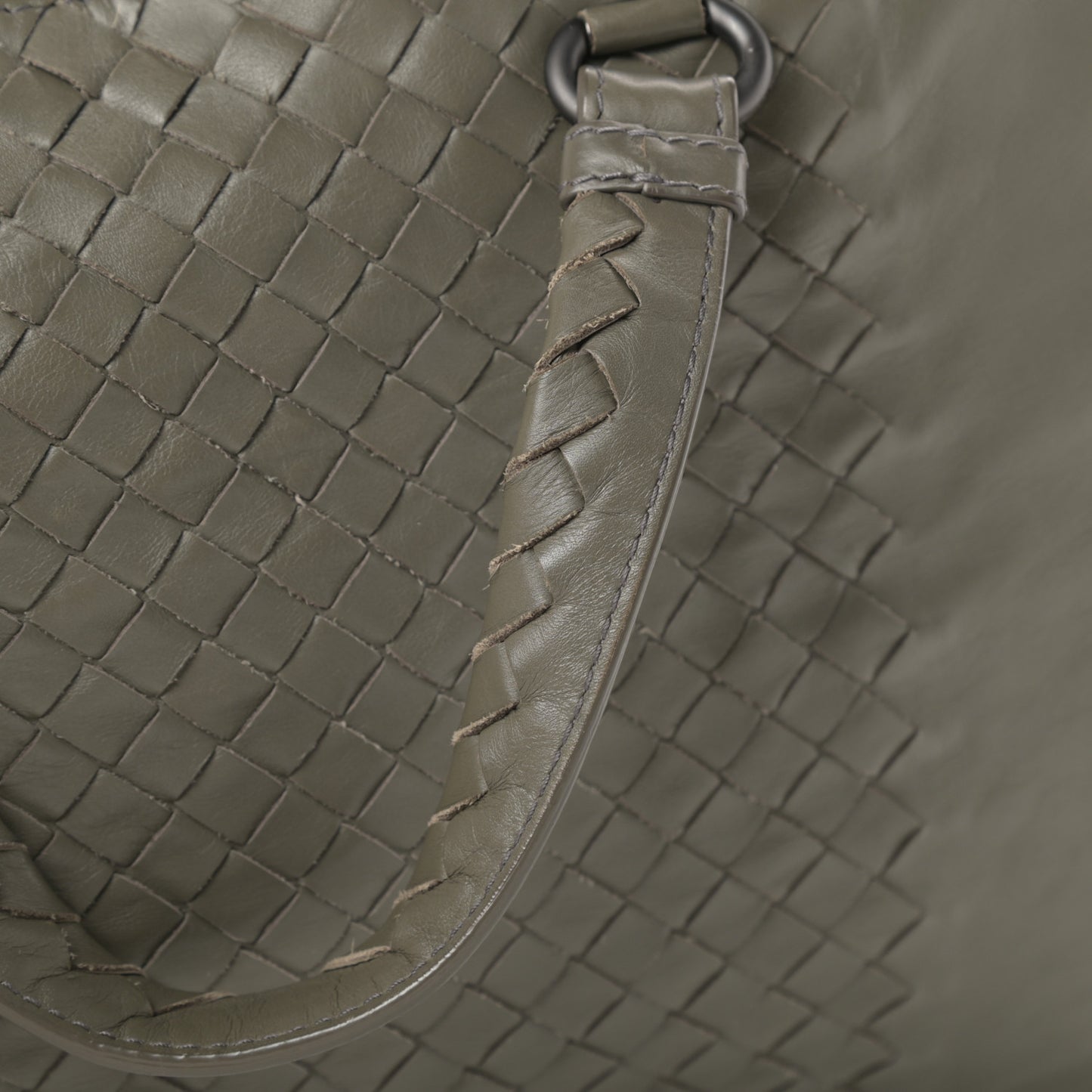 Calfskin Intrecciato Large Leggero Tote Kaki Fondente