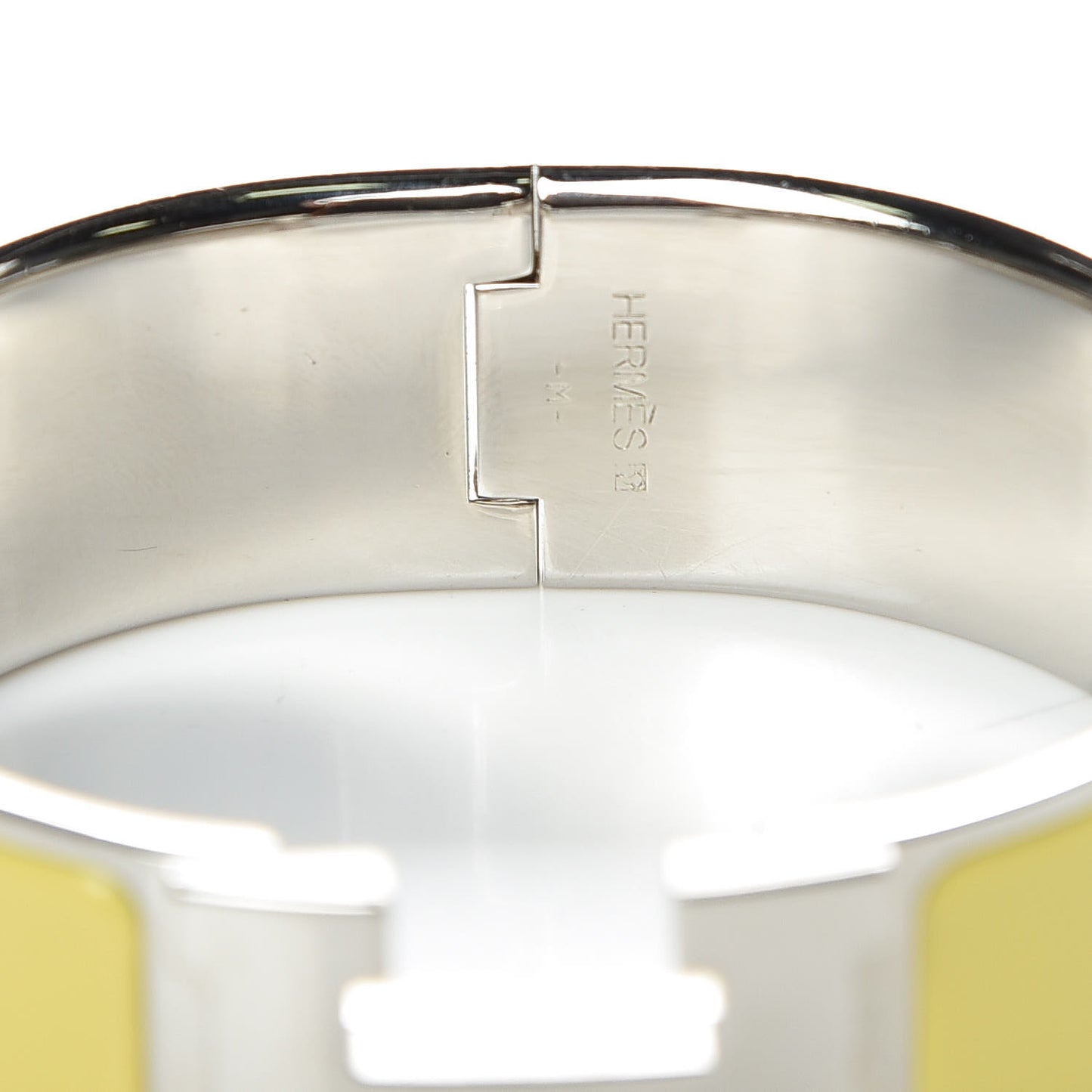 Enamel Wide Clic Clac H Bracelet PM Jaune D’Or