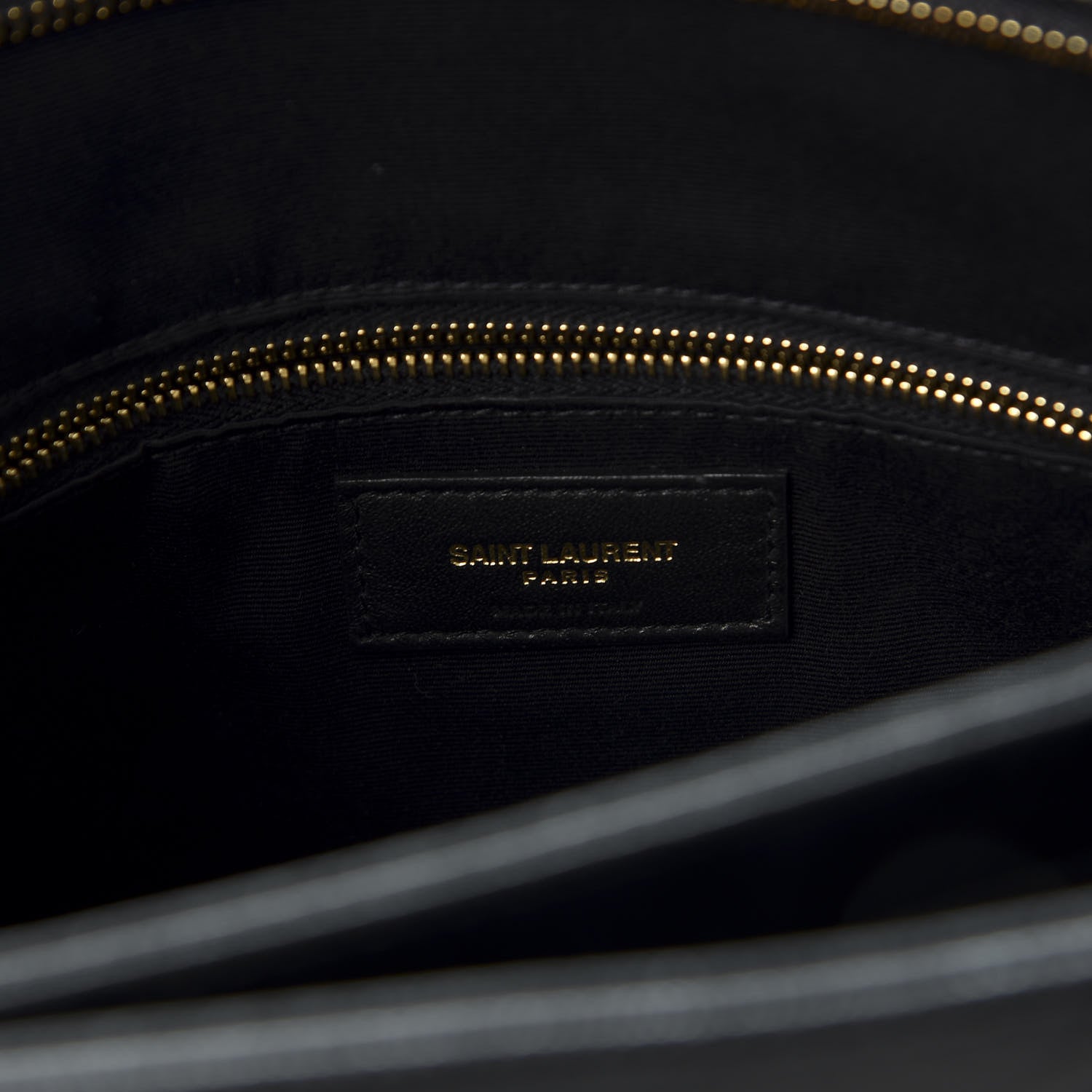 Saint Laurent Grain De Poudre Matelasse Chevron Medium Tribeca Shopping Bag Black 7 of 9