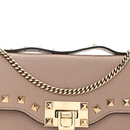 Valentino Garavani Pebbled Calfskin Rockstud Flip Lock Wallet On Chain Poudre 7 of 13