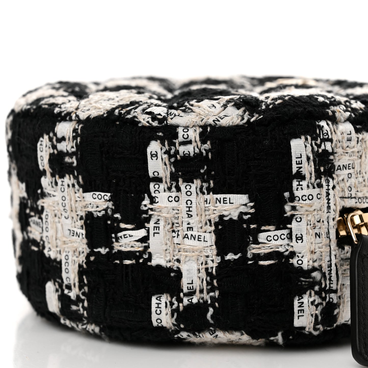 Tweed Quilted Round Clutch With Chain Black Ecru White